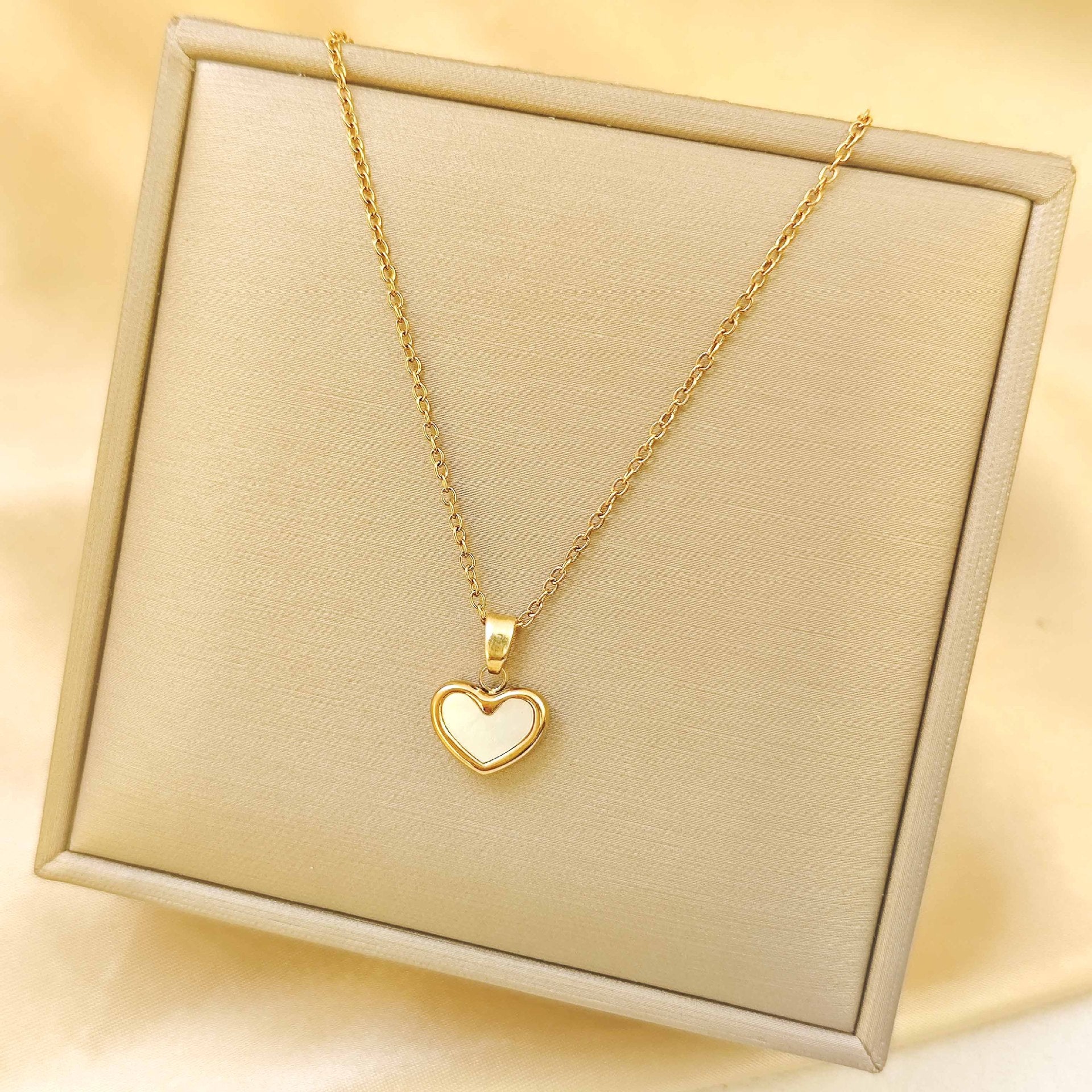 Wholesale Heart-Shaped Shell Pendant Necklace Korean Style Gold-Plated Titanium Steel Layering Jewelry for Women