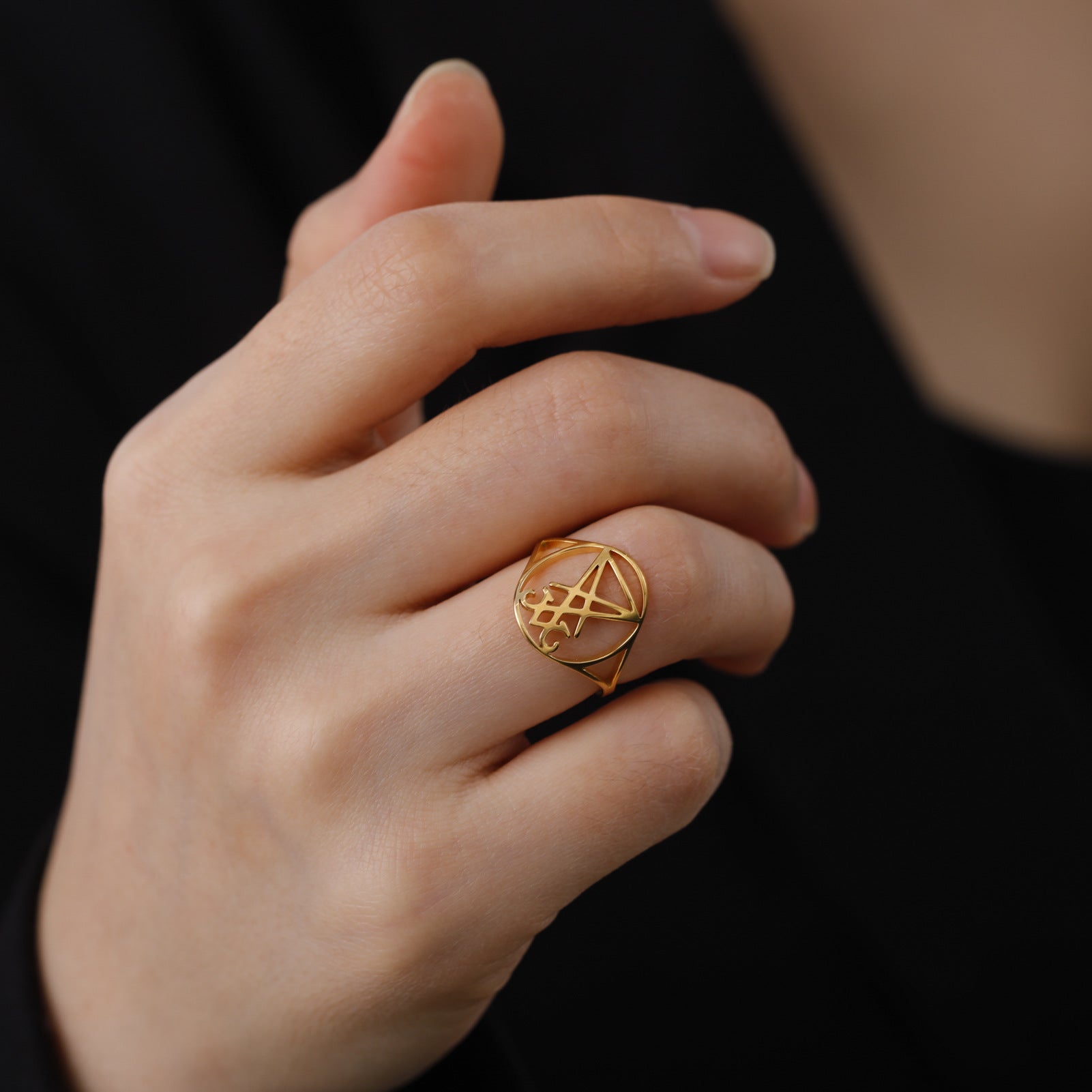 Wholesale fashion personality 18K real gold plating cutting small inverted triangle cross V hook shape stainless steel ring