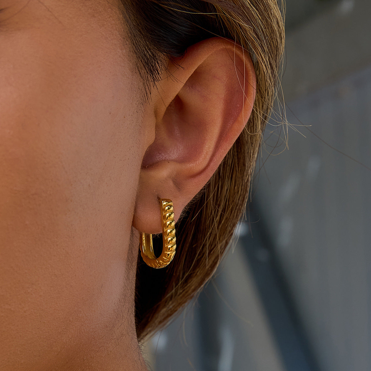 Wholesale 18K Gold Stainless Steel Threaded U-Shaped Earrings