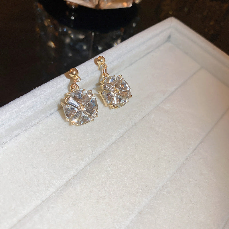 Wholesale electroplated silver needle zircon pearl flower heart earrings