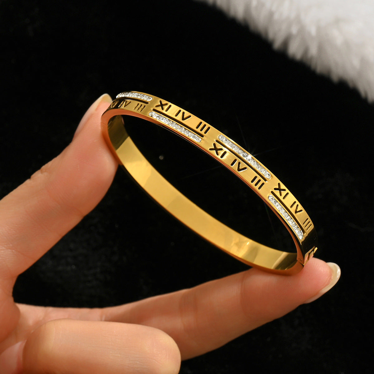 Wholesale Titanium Steel Gold Electroplated Studded Bracelet Set Fashion Jewelry Accessory