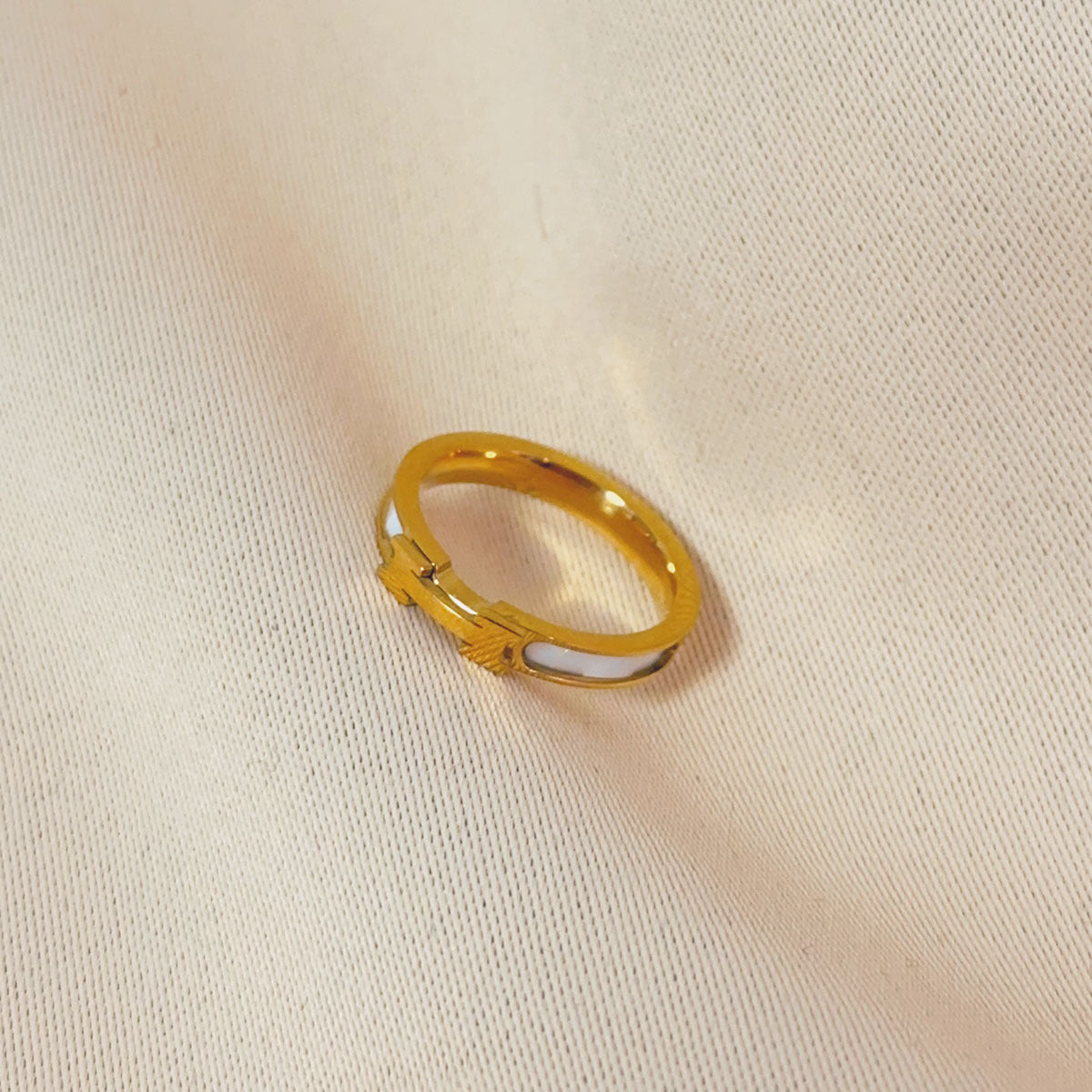 Wholesale  Titanium Steel does not fade white shell H letter ring