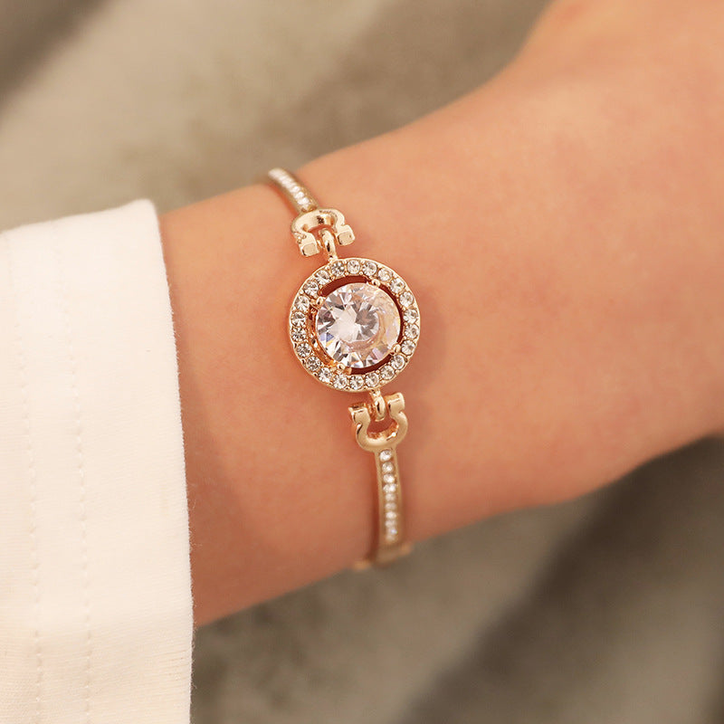 Wholesale Fashionable Geometric Sparkling Bracelet For Women Gold Tone Alloy Jewelry Everyday Wear Gift