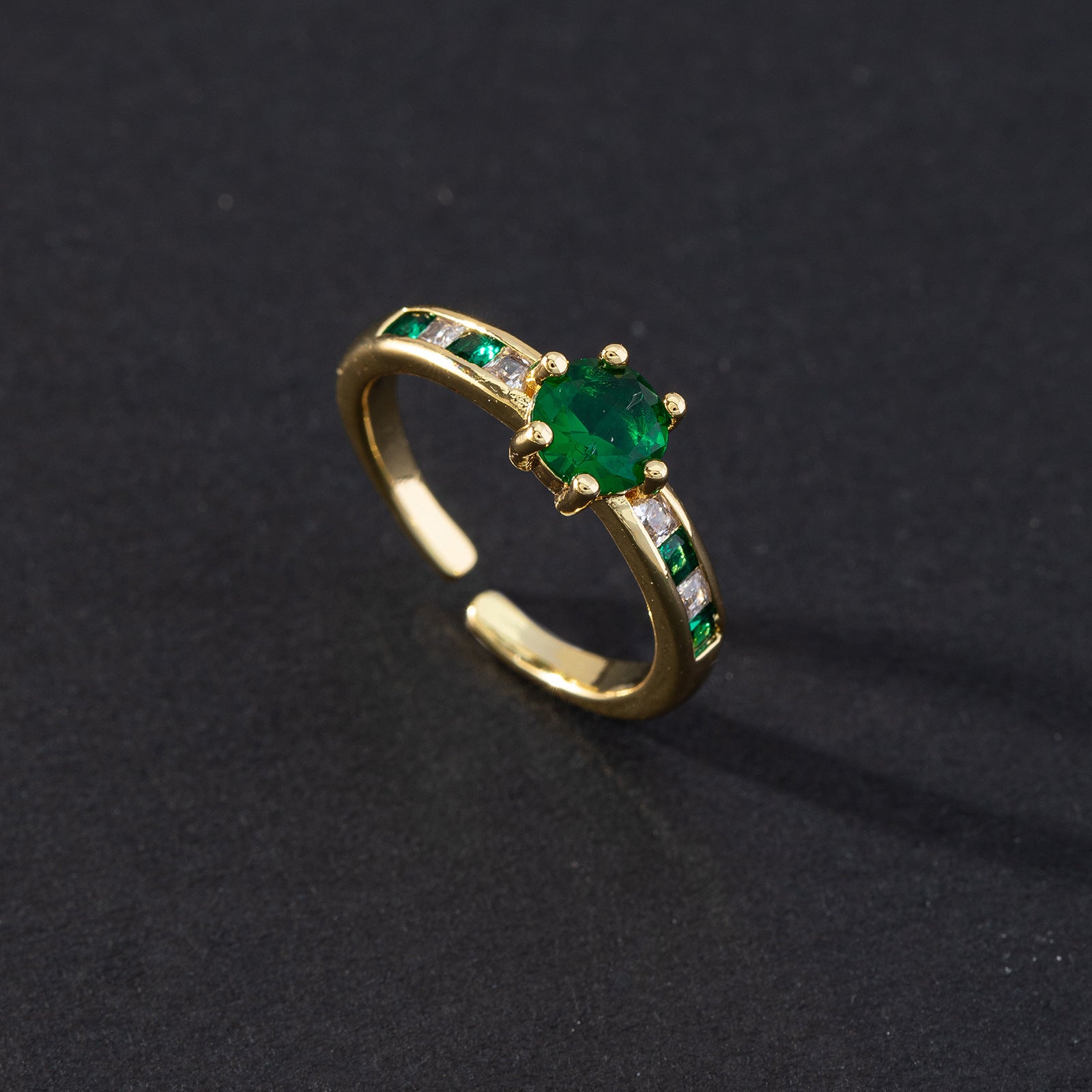 Wholesale Vintage Emerald Green Open Snake Ring Copper Zircon Women S Fashion Jewelry Accessory
