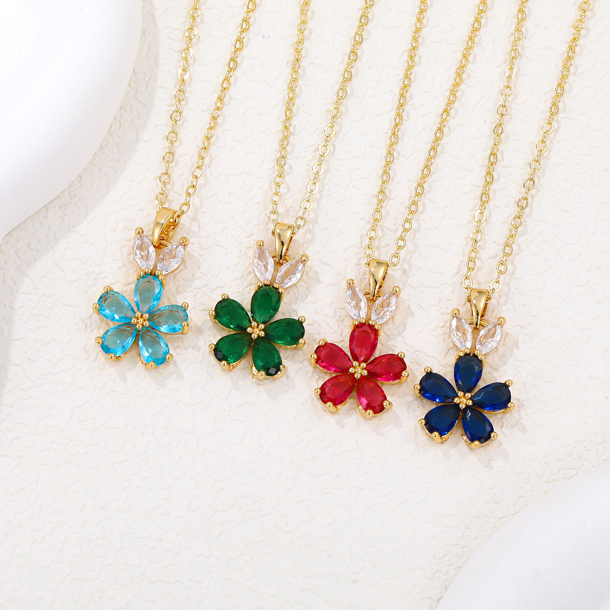 Wholesale Trendy Five-Petal Flower Pendant Necklace Copper Gold Plated Pink Zircon Fashion Jewelry Accessory