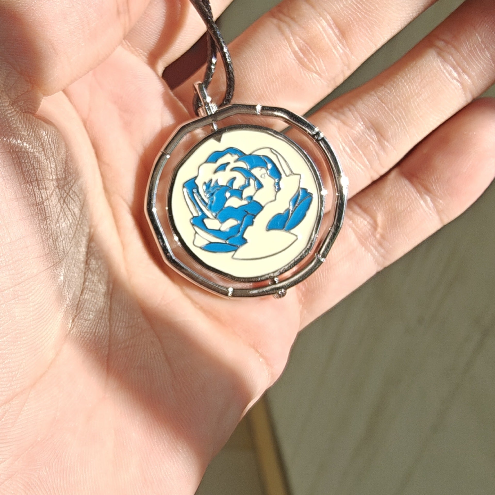 Wholesale Rose pattern long sweater necklace