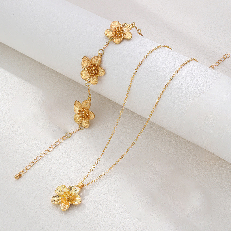 Wholesale Vintage Gold Flower Jewelry Set With Necklace Bracelet Ring Earrings Alloy Electroplated Party Wear Accessory