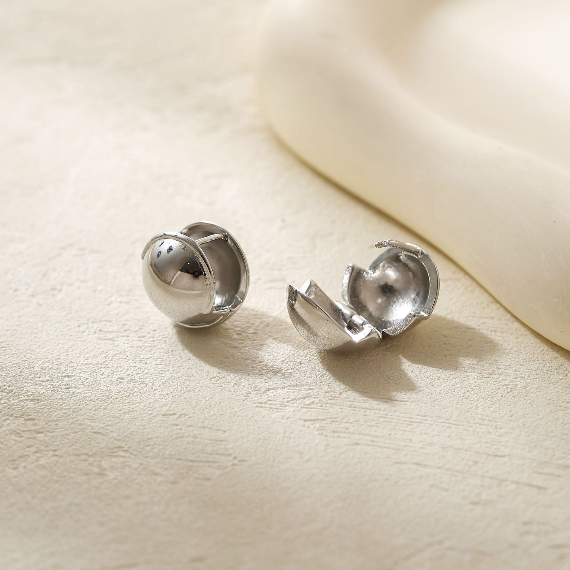 Wholesale  irregular earrings high sense pleated earrings