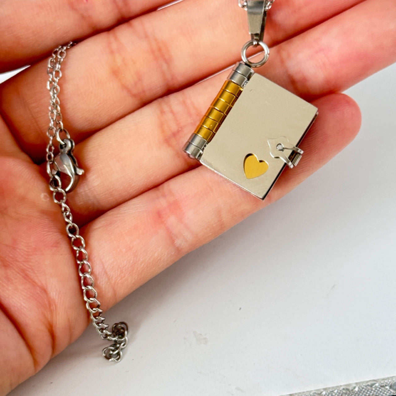 Wholesale stainless steel love open and close book pendant necklace