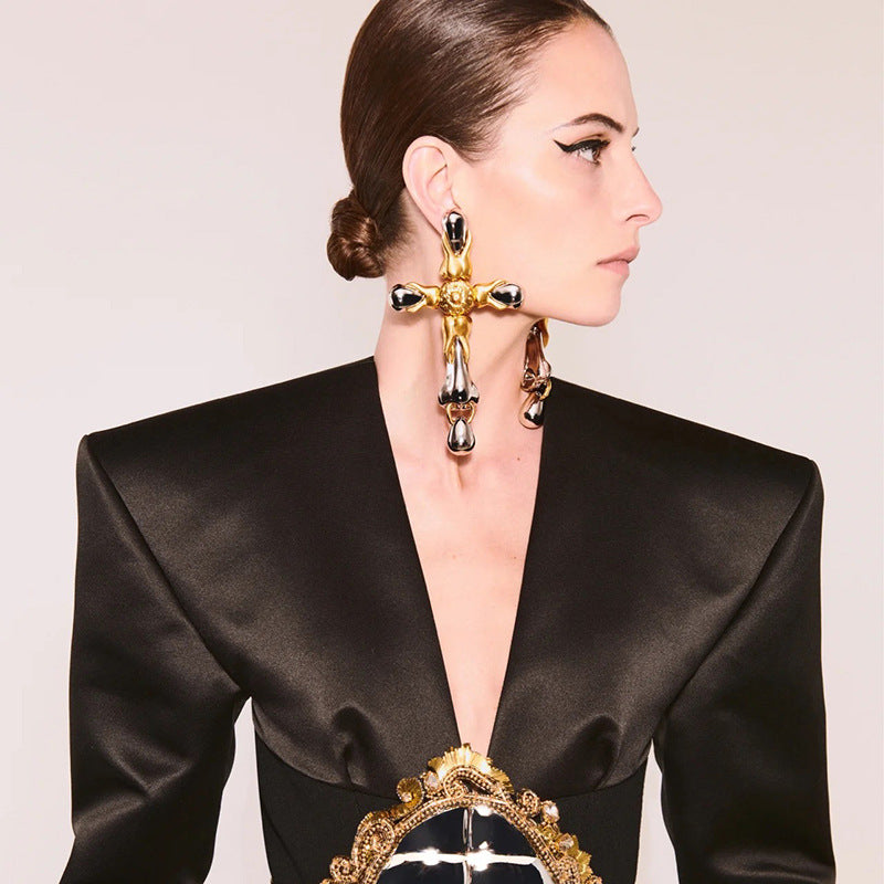 Wholesale Exaggerated Three-dimensional Nose Cross Pearl Pendant Collar Necklaces  Accessories