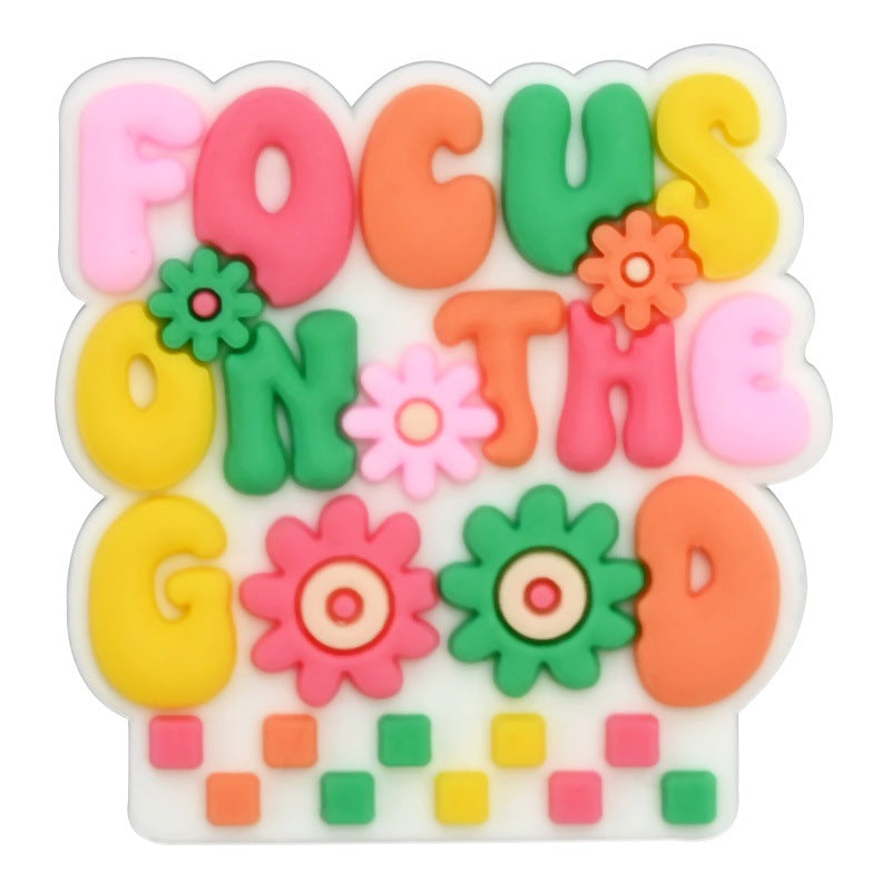 Decorazione casuale all'ingrosso della fibbia della scarpa di gomma morbida del PVC degli zoccoli della serie di frasi inglesi da 100 pezzi