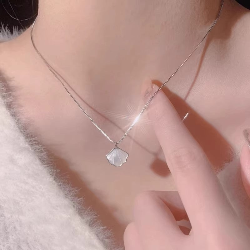 Wholesale Titanium Steel White Shell  Shaped Clavicle Necklace