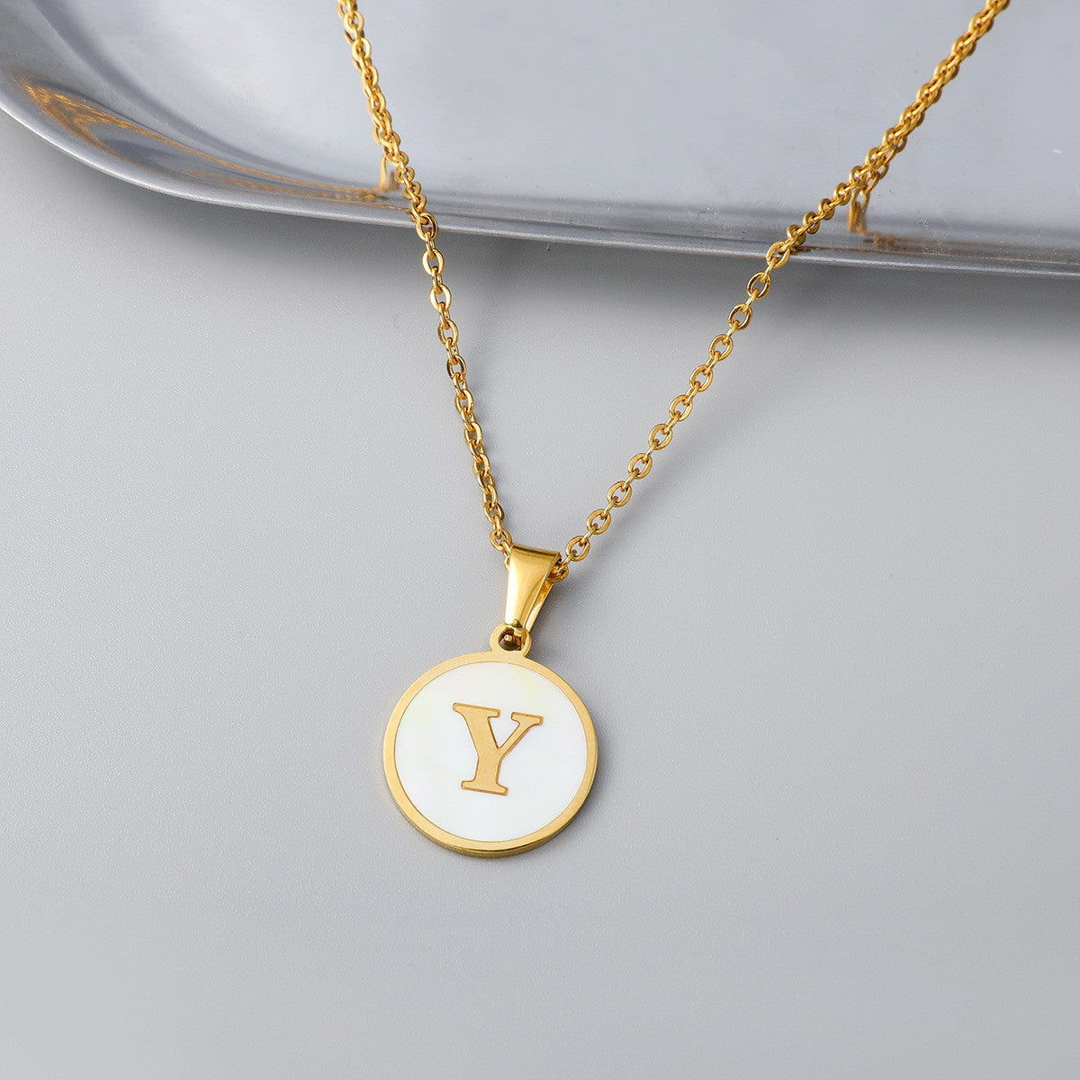 Wholesale Round Stainless Steel Gold Plated Letter Pendant Necklace for Women Fashion Accessory Gift