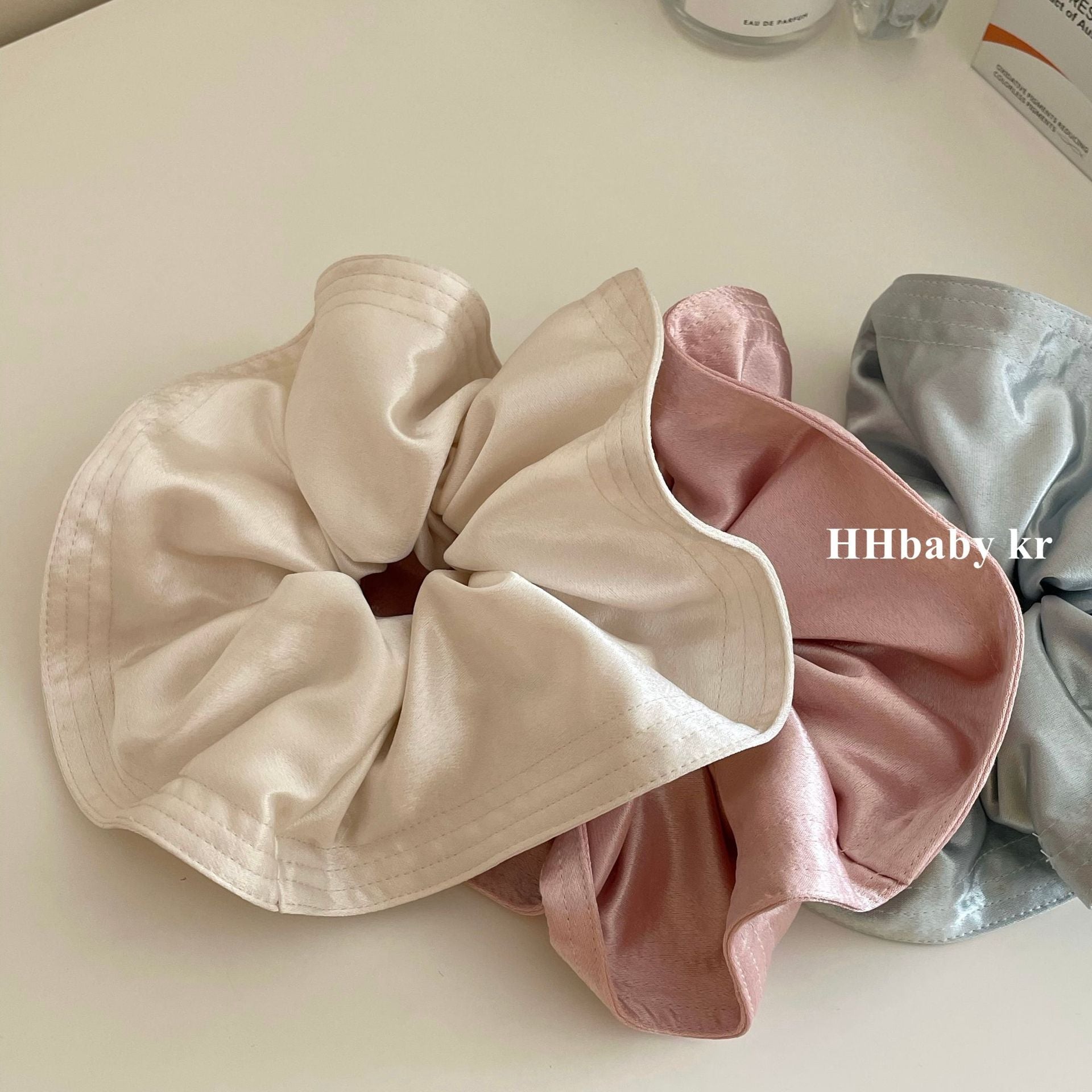 Wholesale Pearlescent satin luxury hair scrunchies