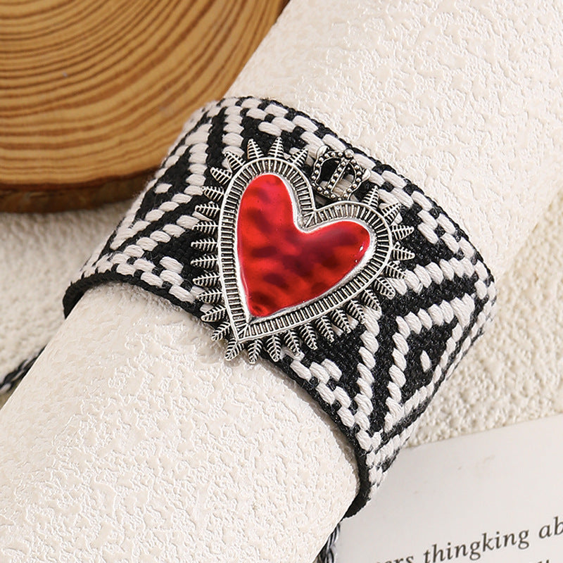 Wholesale Retro Religious Sacred Heart Pendant Necklace Heart Shape Alloy Electroplated Design Trendy Jewelry Gift For Women Boutique Resale