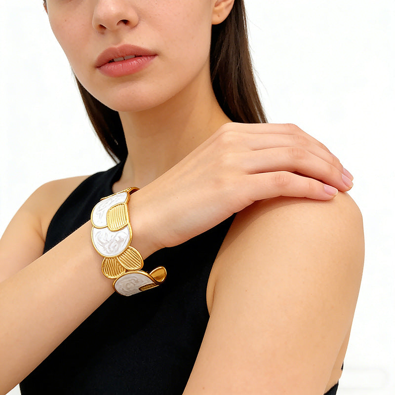 Wholesale Stainless steel rings,  exaggerated geometric designs  unique bracelets bangles and rings.