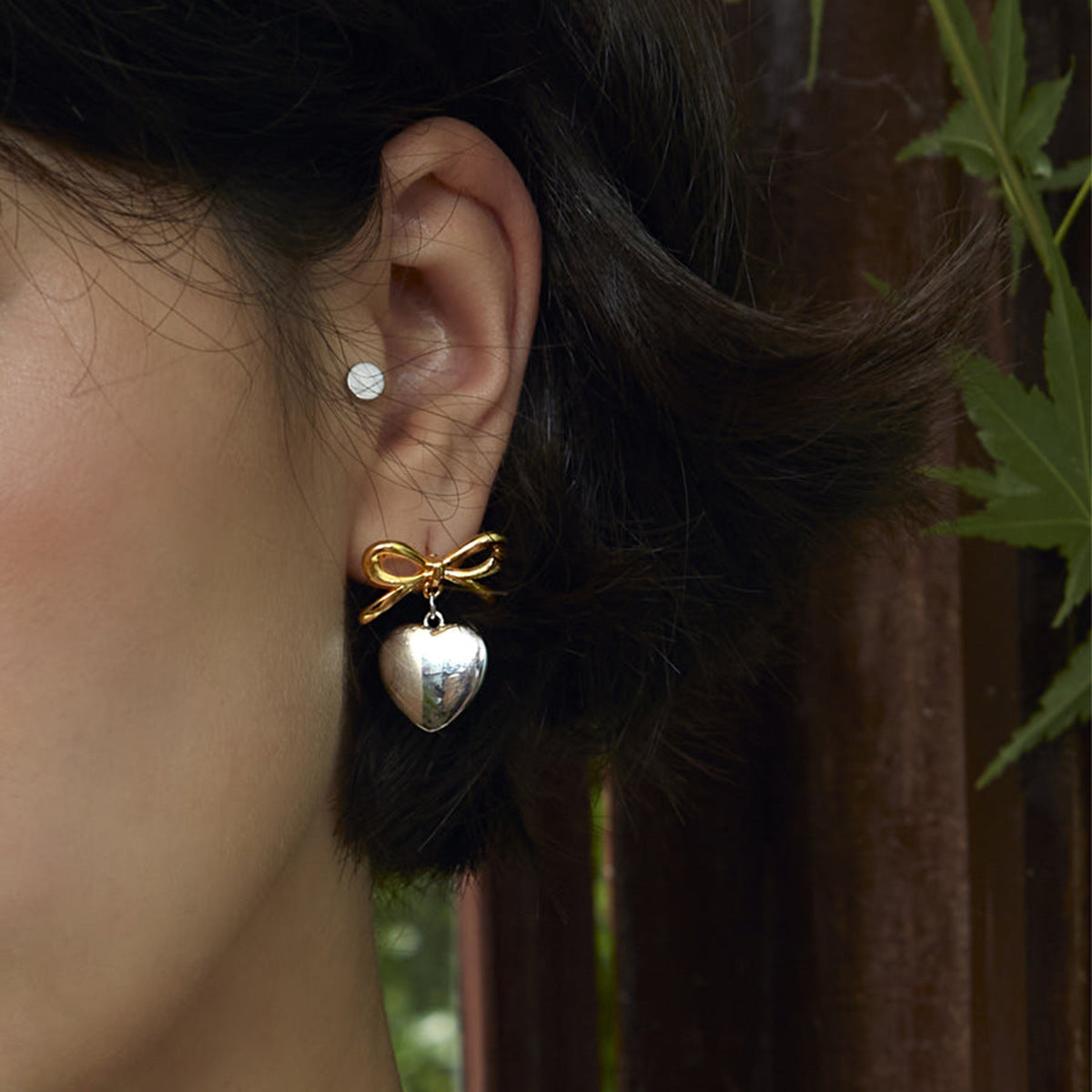 Wholesale stainless steel contrast heart earrings