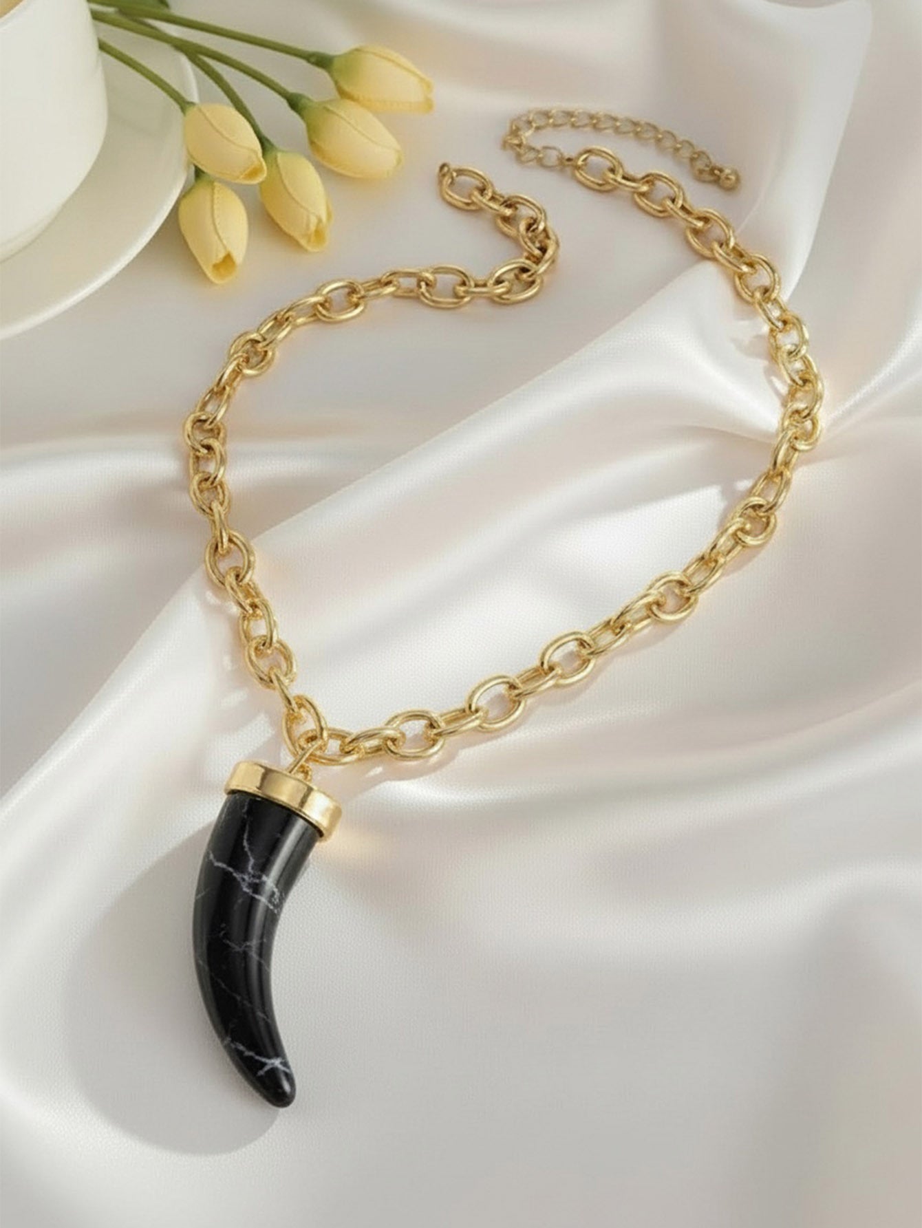 Wholesale Retro Multi-Color Resin Pendant Necklace,  Trendy Fashion Accessory for Layering or Gift