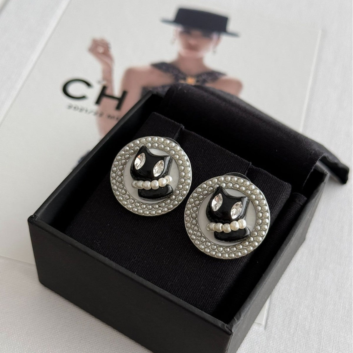 Wholesale Cat black oil drop earrings