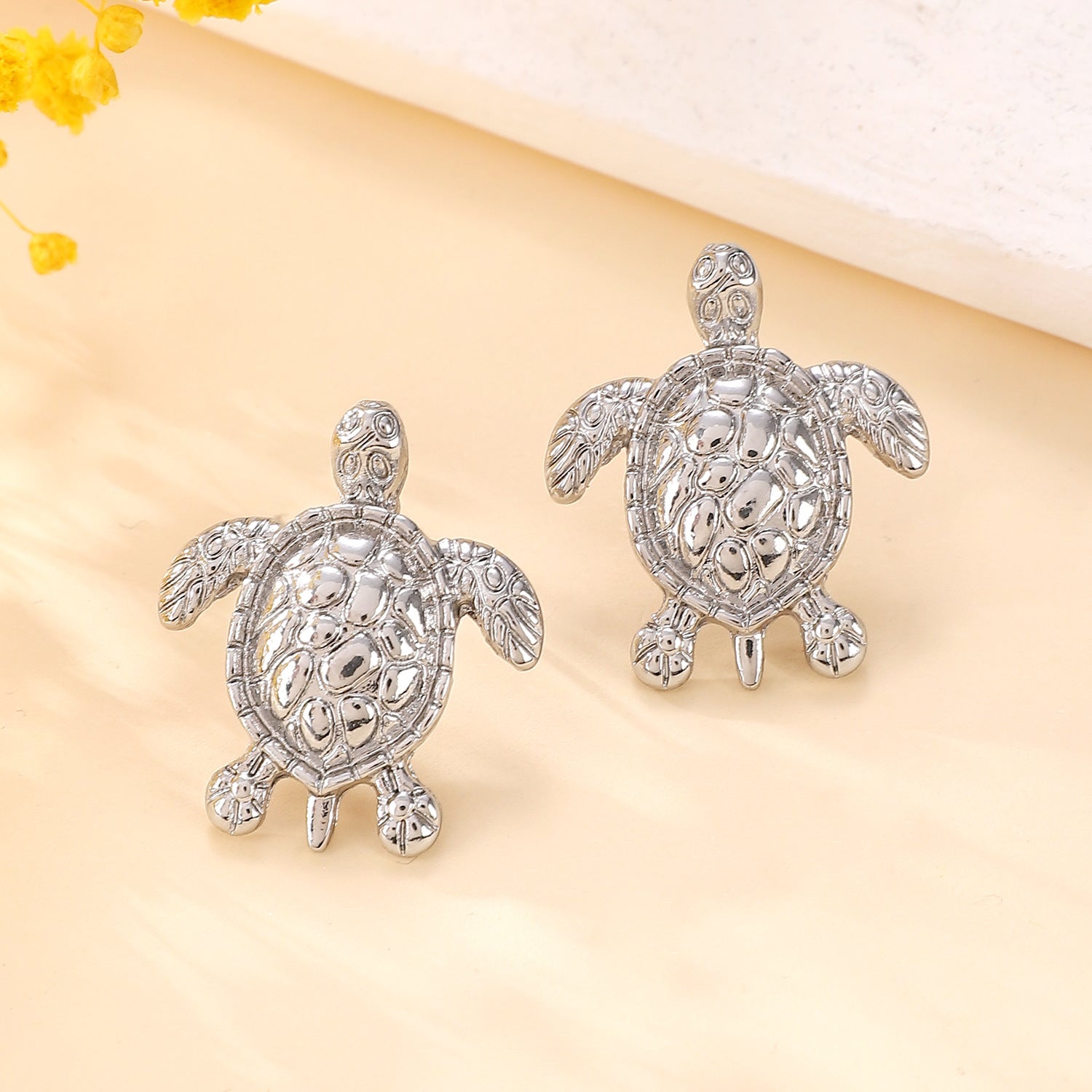 Wholesale Europe and the United States cross-border hot selling animal tortoise earrings personality simple temperament earrings high fashion all-match earrings jewelry