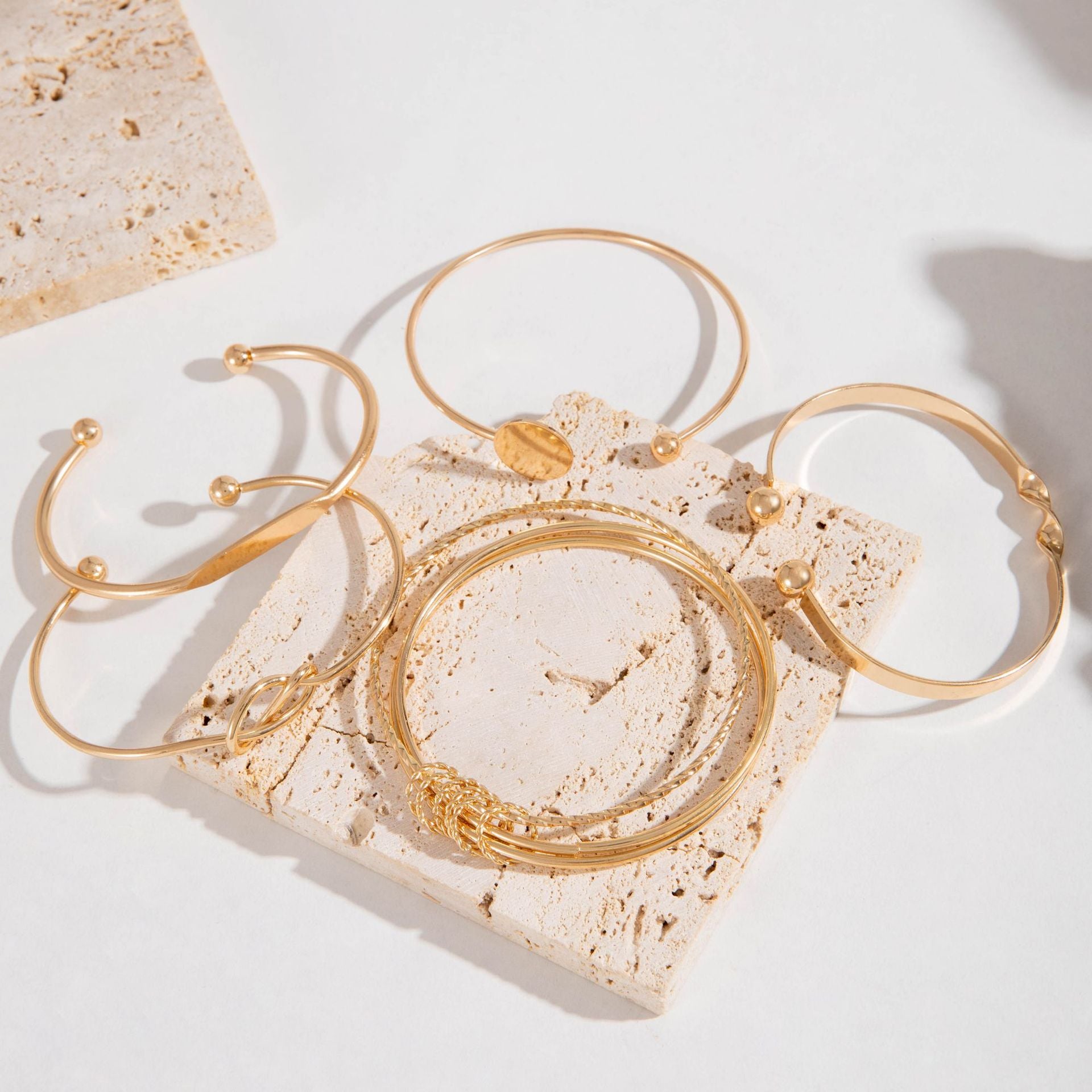 Wholesale retro fashion glossy geometric open bracelet suit