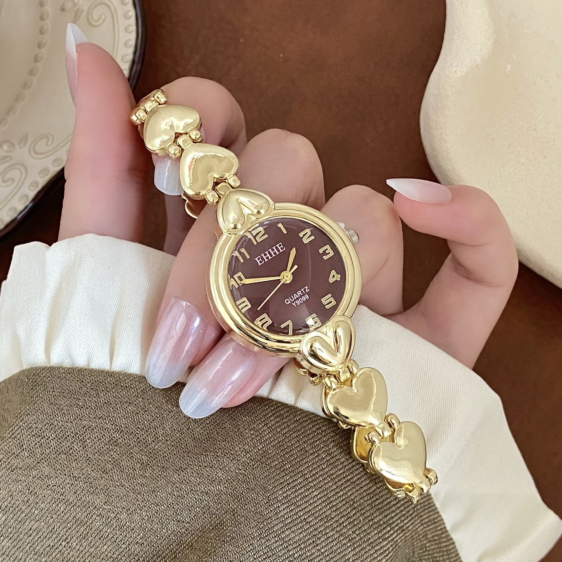 Wholesale Heart Shaped Design Women S Quartz Wristwatch With Round Dial Fashionable Everyday Bracelet Look Boutique Resale Gift