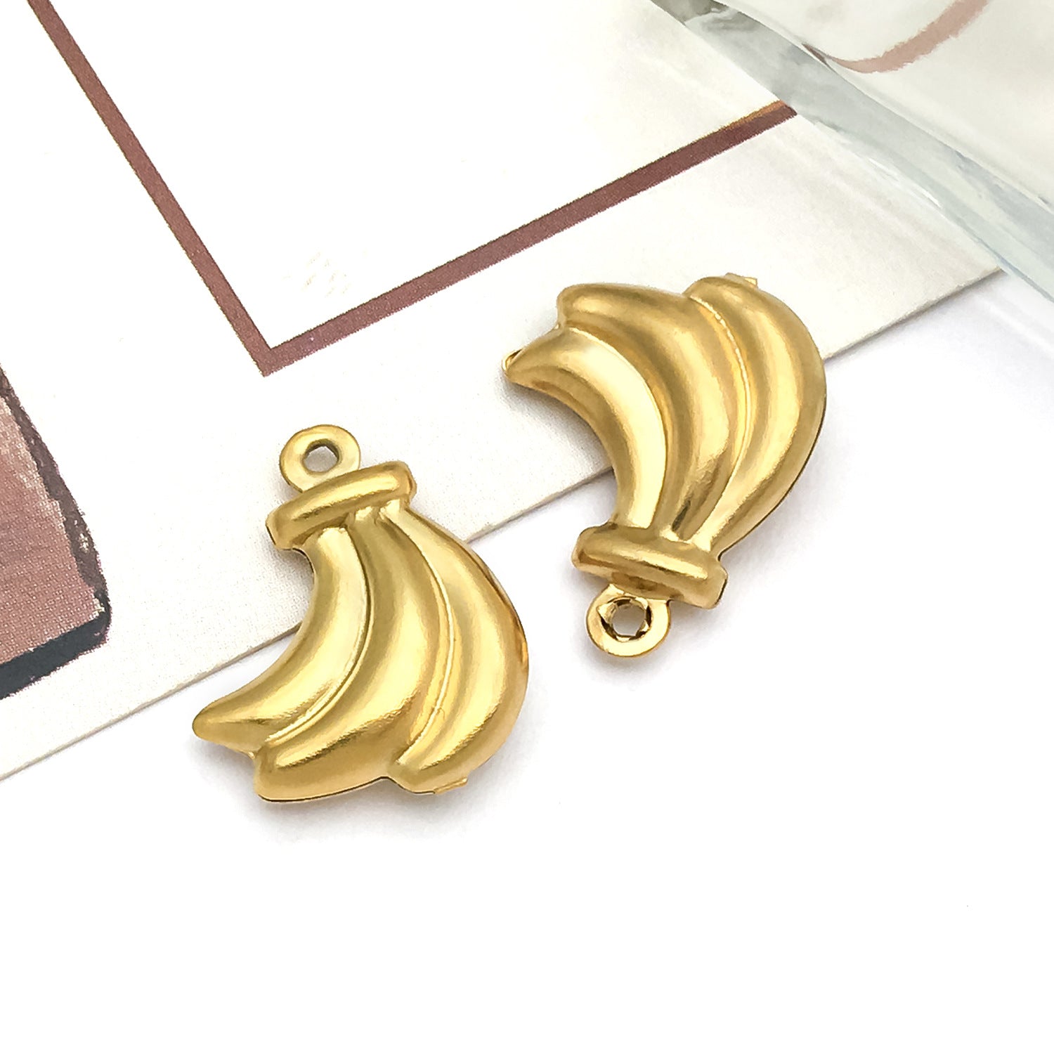 Wholesale Stainless steel vacuum plated hollow angel heart fruit  Charms