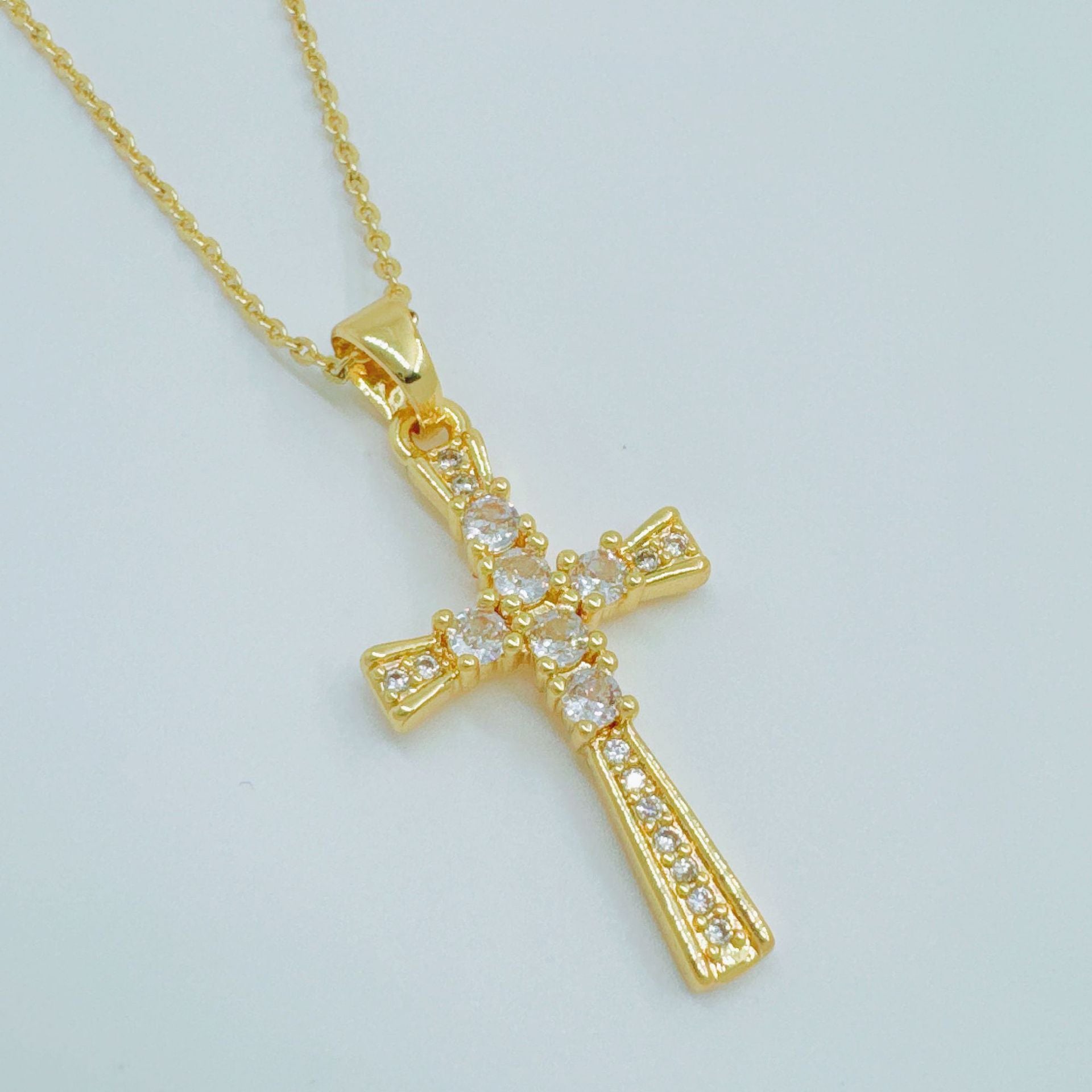 Wholesale Light Luxury Design Copper Gold Plated Micro Inlaid Zircon Cross Necklace