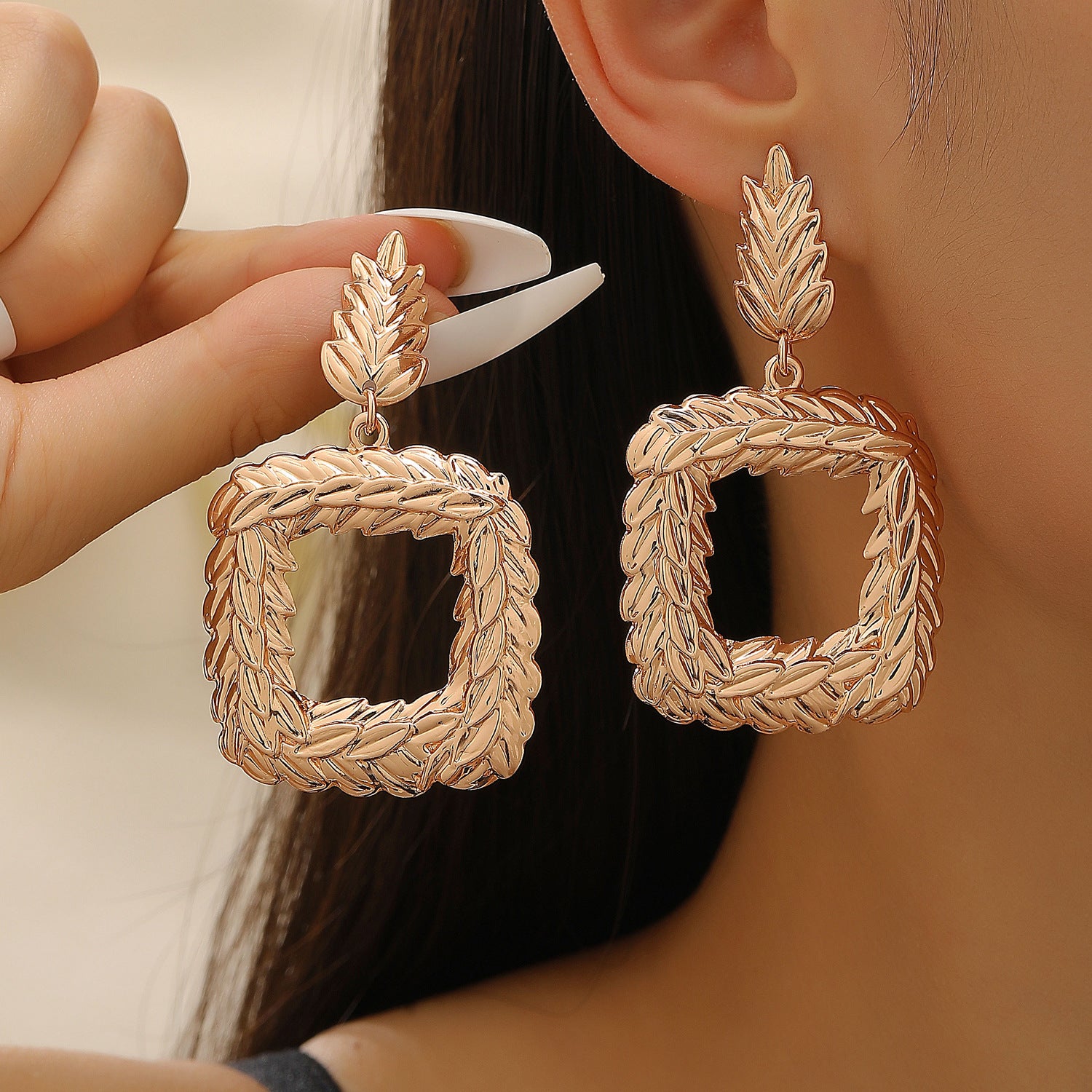 Wholesale Electroplated Metal Earrings Geometric Oval Pattern Fashion Accessory