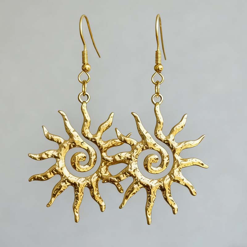 Wholesale Zinc Alloy Gold Hollow Sun Pendant Necklace Electroplated Finish Fashion Accessory Women Party Gift