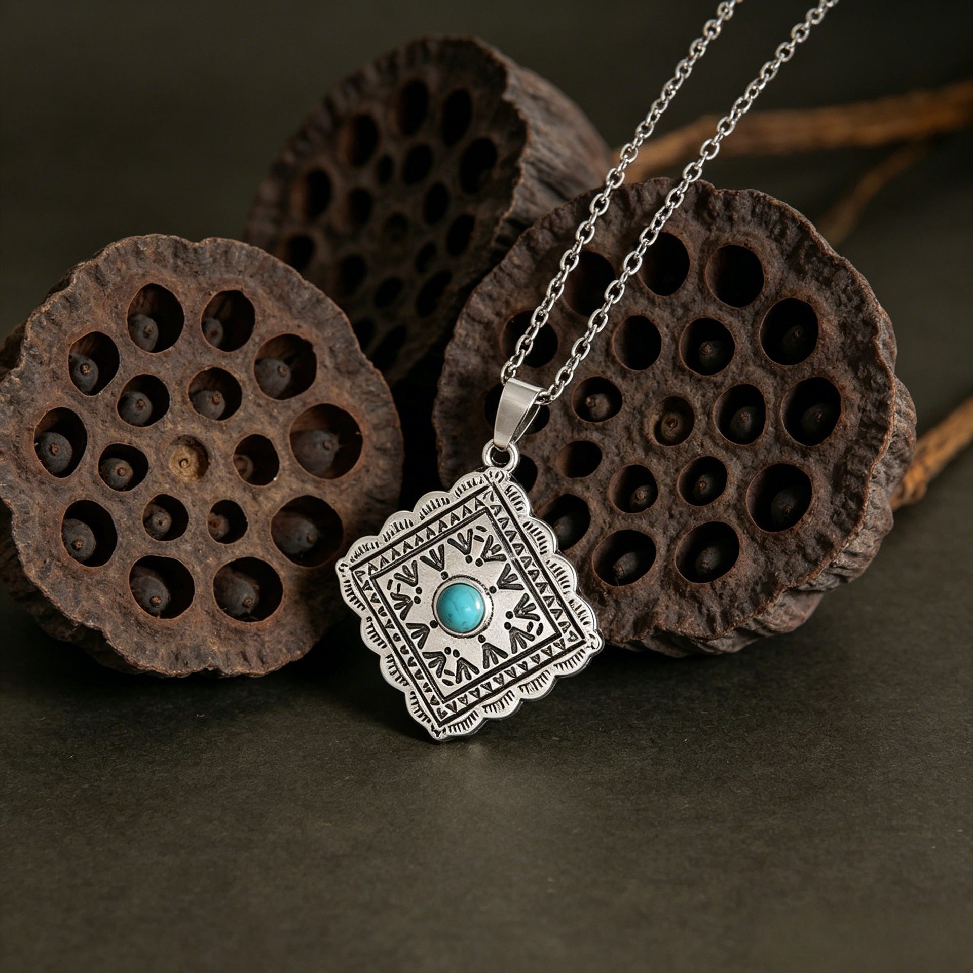 Wholesale Retro Bohemian Turquoise Geometric Necklace Silver Alloy Chain With Electroplated Pendant Fashion Accessory For Resale