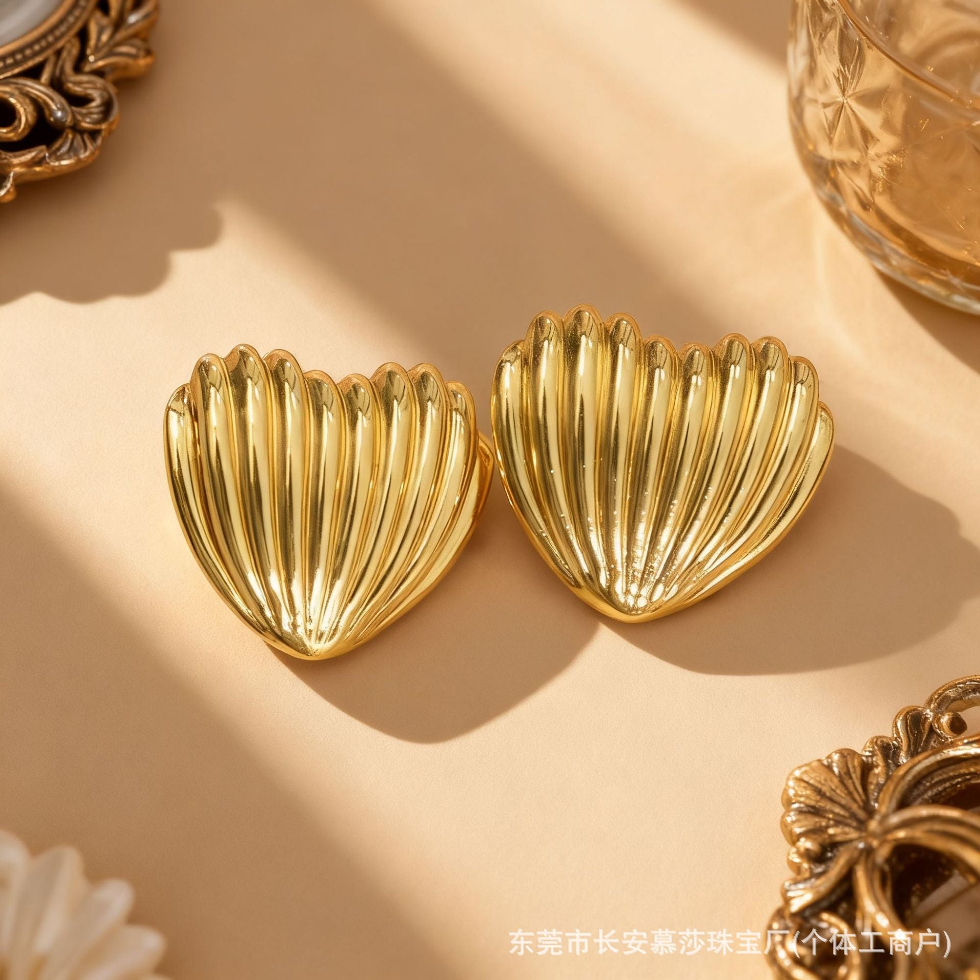 Wholesale Modern Heart Shape Stainless Steel Earrings Trendy Golden Electroplated Earrings for Women Party Wear Jewelry Accessory