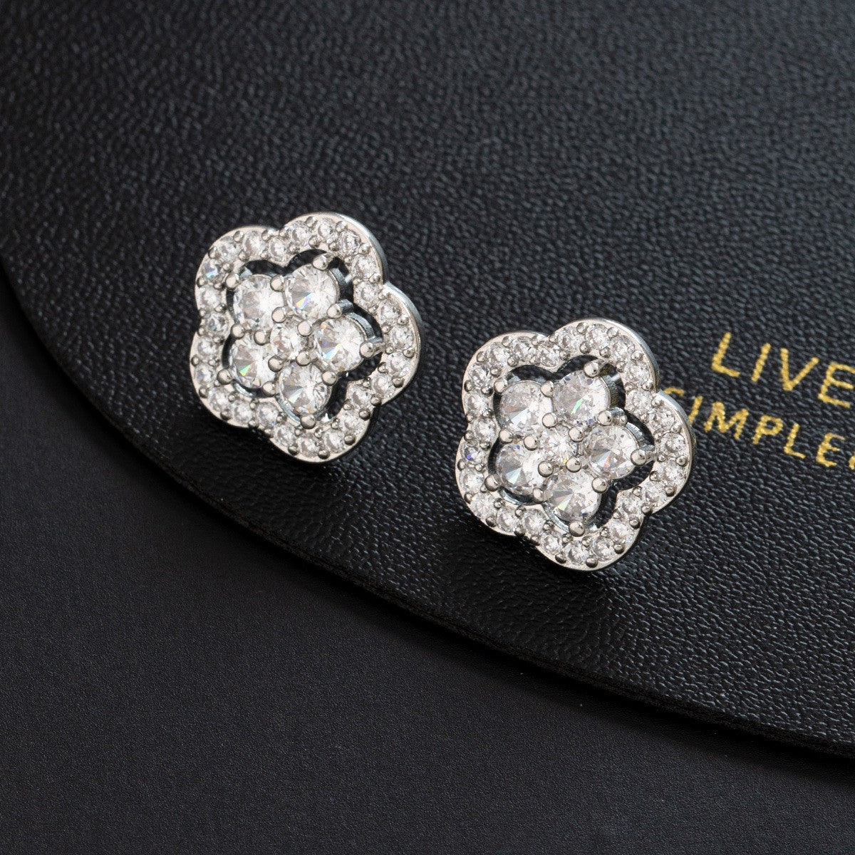 Wholesale Copper Electroplated Four Leaf Clover Flower Earrings For Women Korean Style Rhinestone Minimalist Design Fashion Accessory For Everyday Wear Or Gift