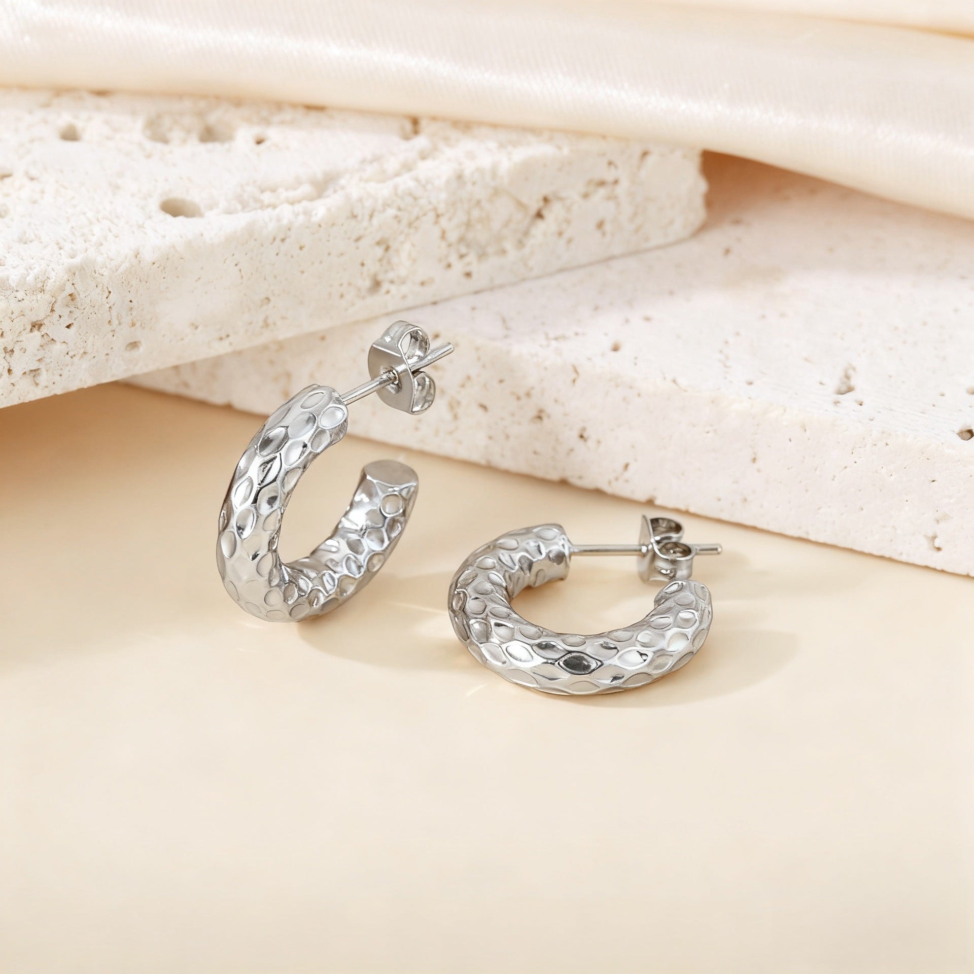 Wholesale Steel and titanium plain ring hammered earrings
