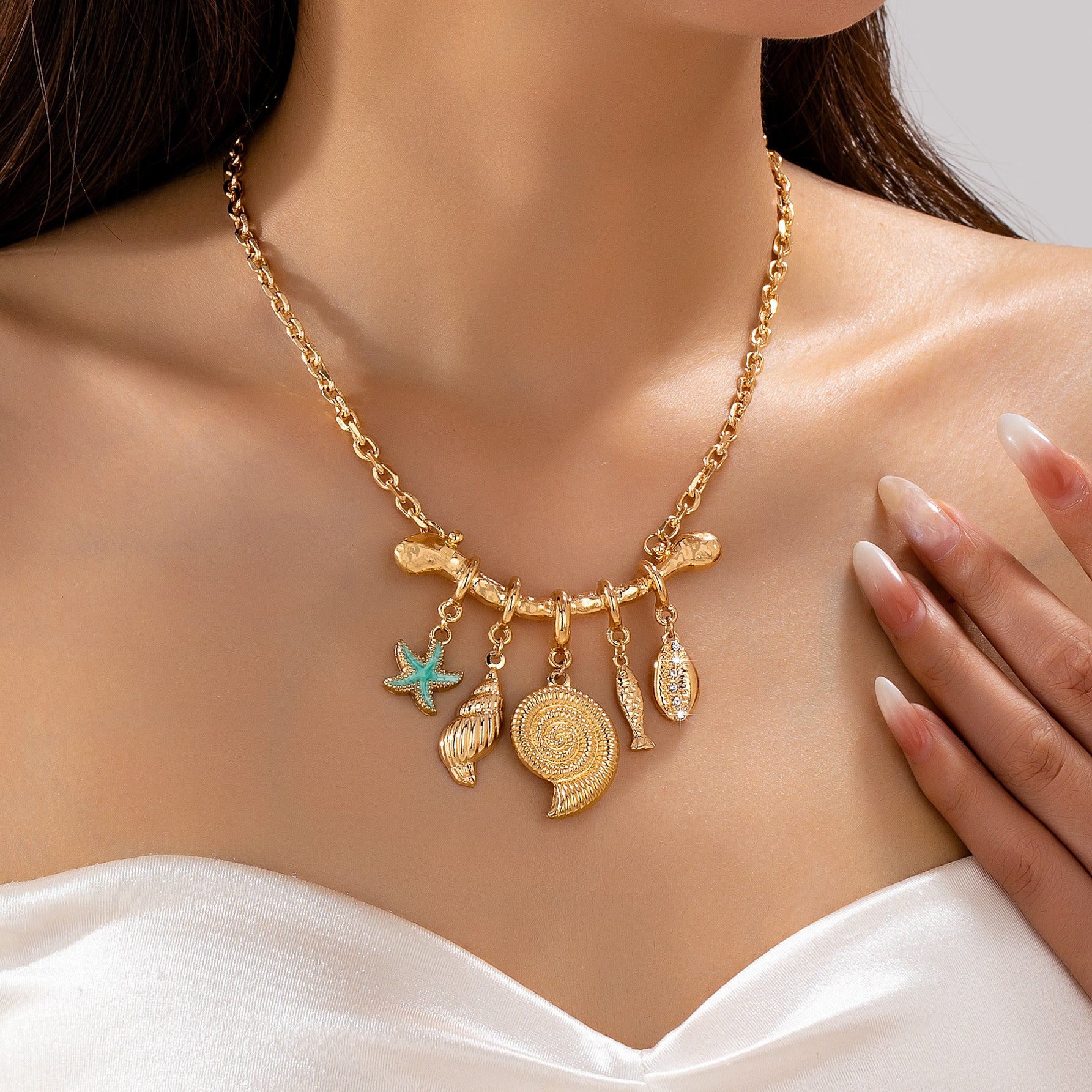 Wholesale Gold Tone Ocean Themed Collarbone Necklace Thick Chain With Starfish Seashell And Fish Charms Vacation Style Boutique Resale Gift