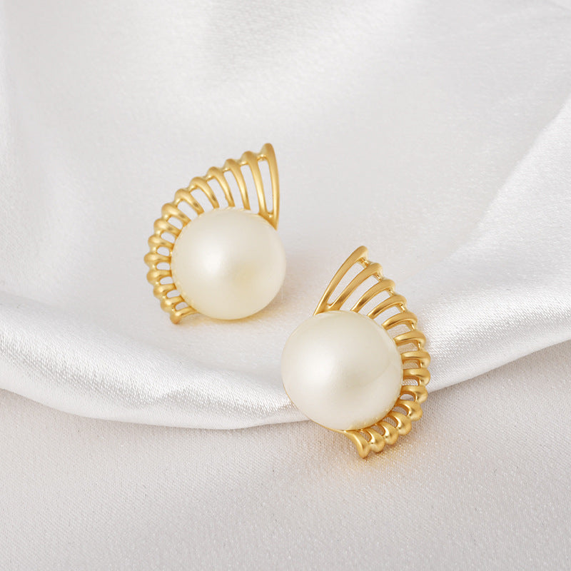 Wholesale  Vintage Earrings  Real Gold Electroplated Hollow Fan-shaped Silver Needle  High-end Pearl Earrings