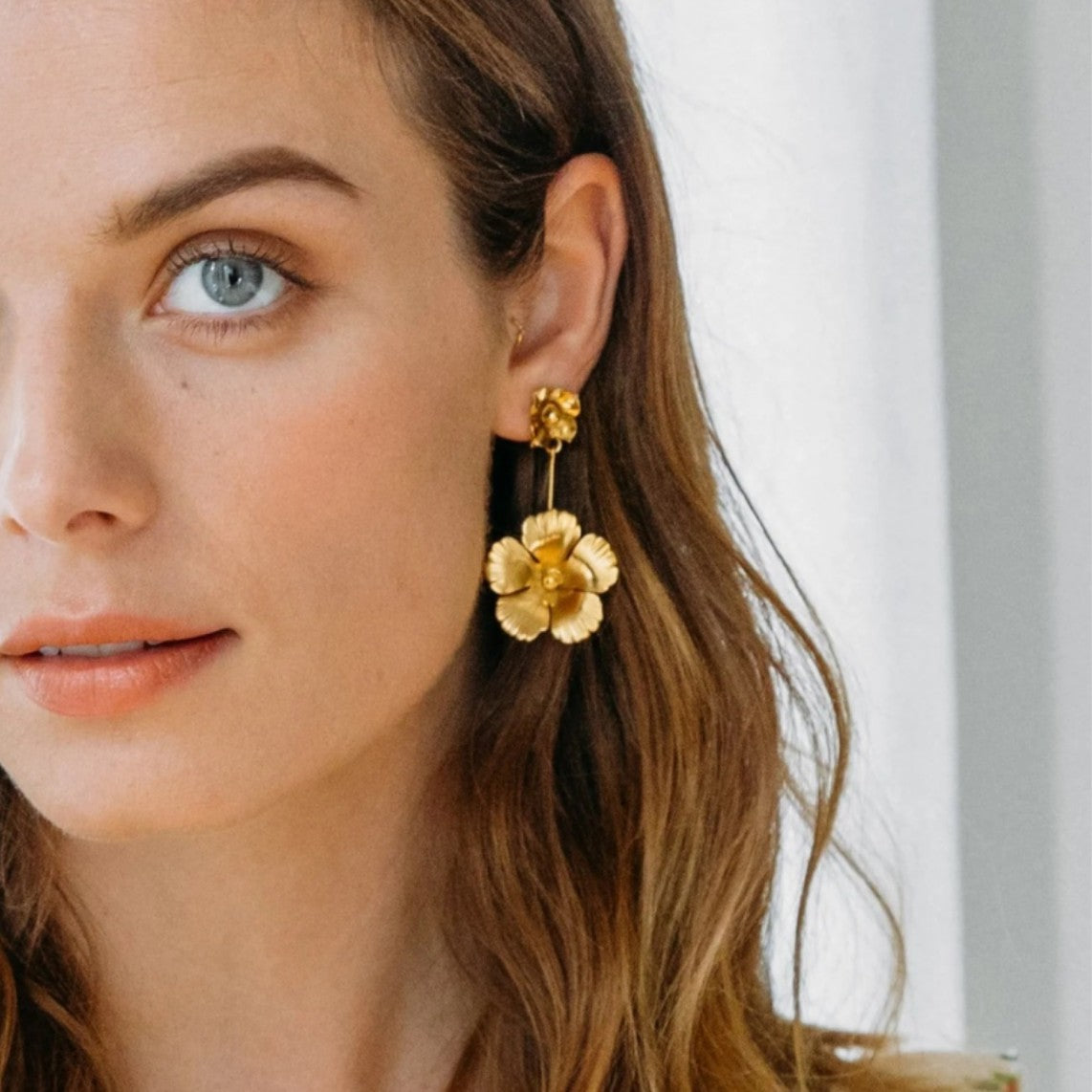 Wholesale 18K gold flower petal earrings retro ear jewelry