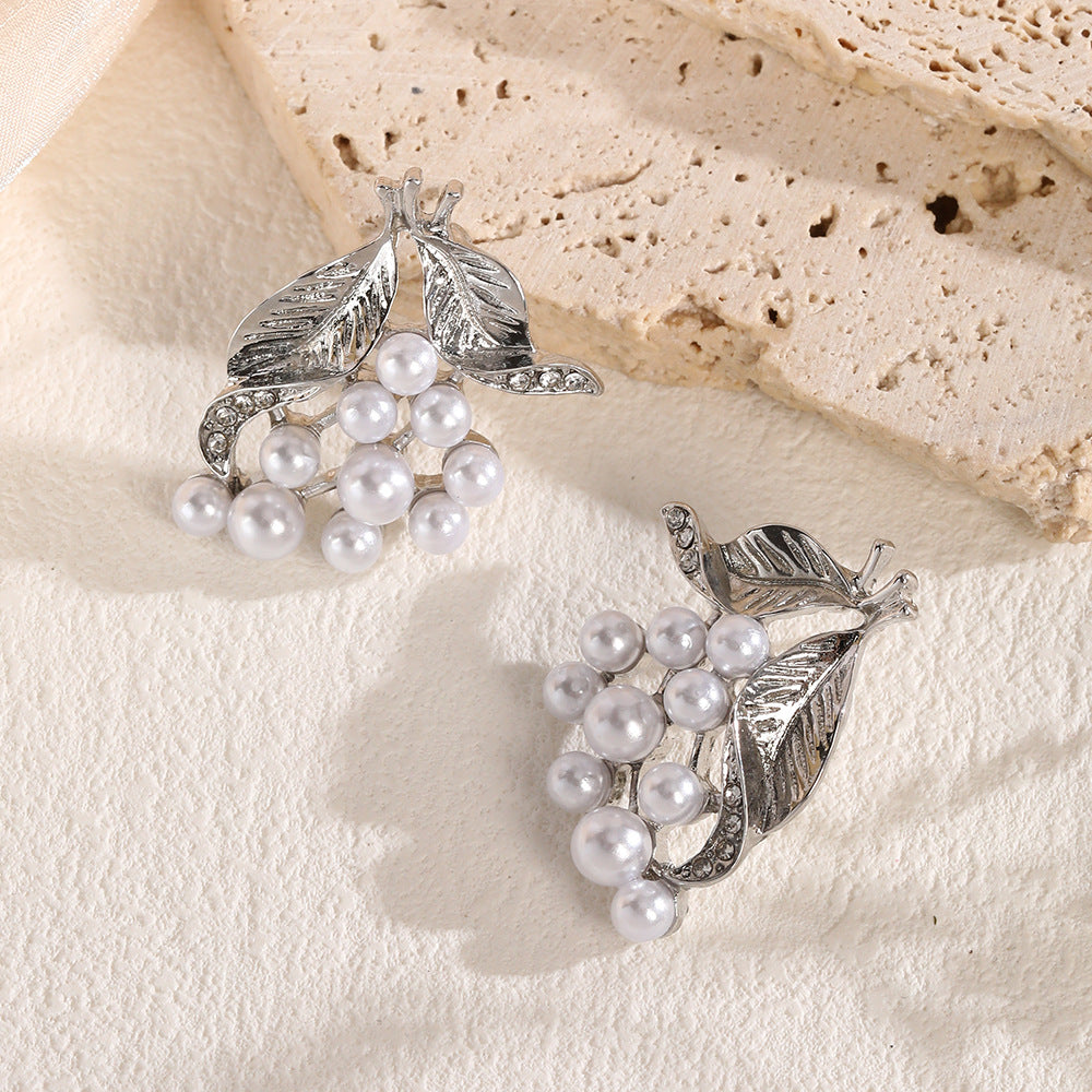 Wholesale Vintage foliage grape pearl earrings