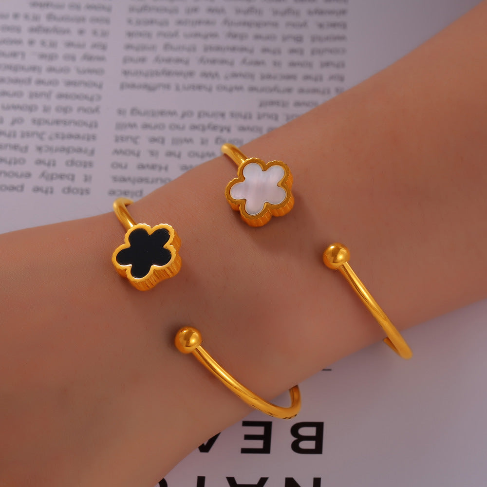 Wholesale Five-leaf Clover Titanium Steel Gold Bracelet ACC-BT-OMK002