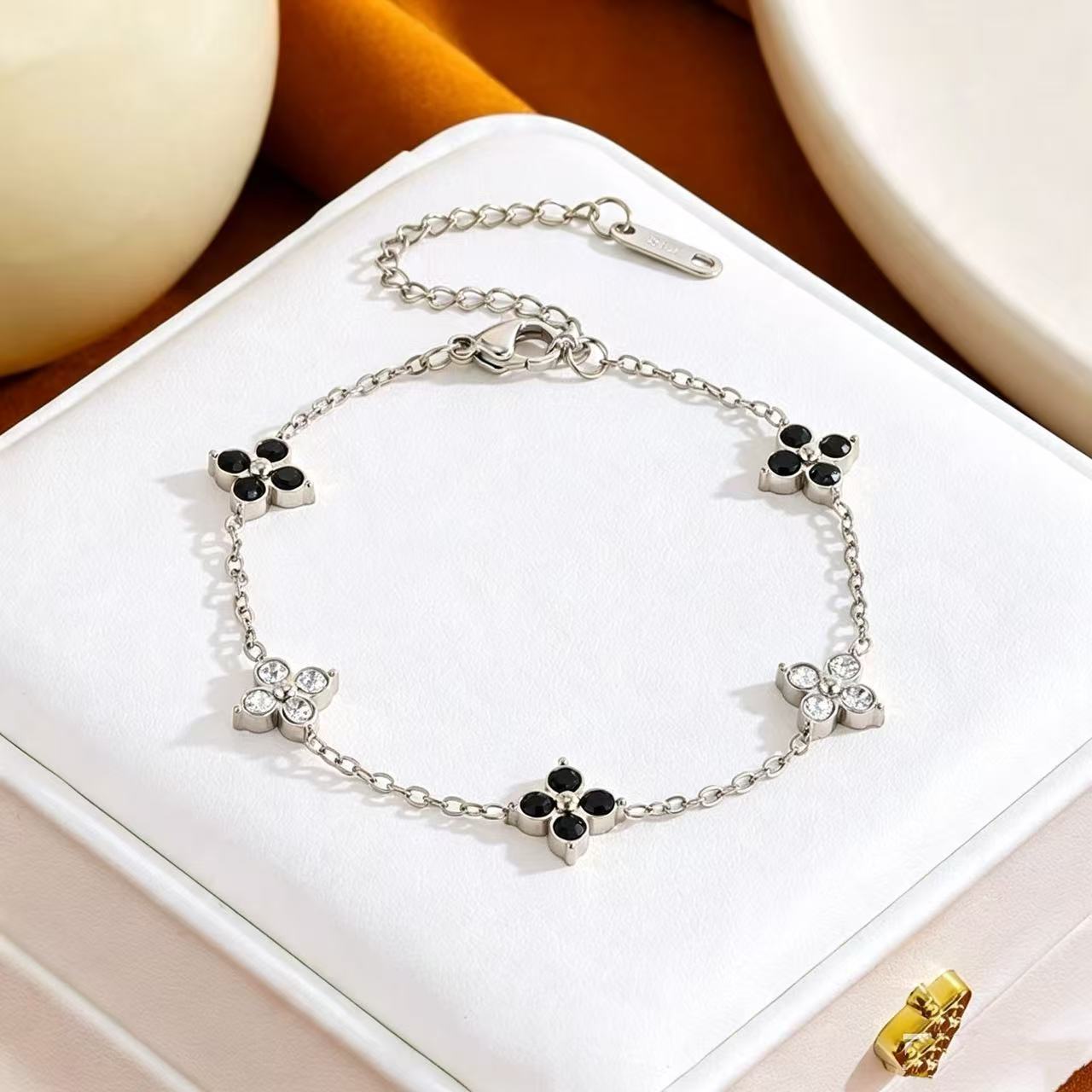 dxx-img:cb566cd87874732642551fda258150fb,ACC-BT-6122819169660-M1