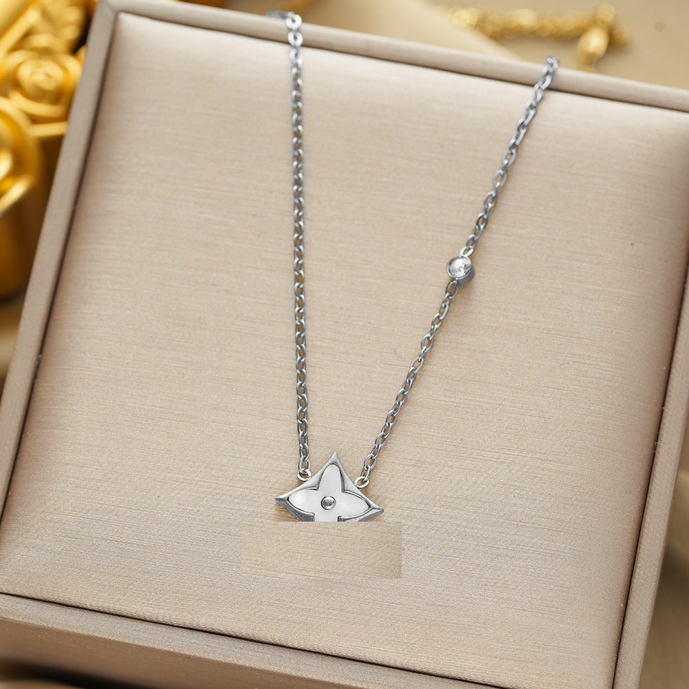Wholesale Titanium Steel Maple Leaf Pendant Necklace Fashion Jewelry Gift
