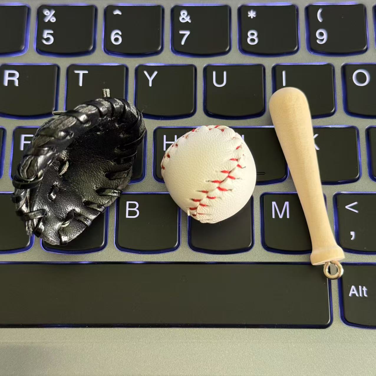 Wholesale Softball Gloves Baseball Keychain