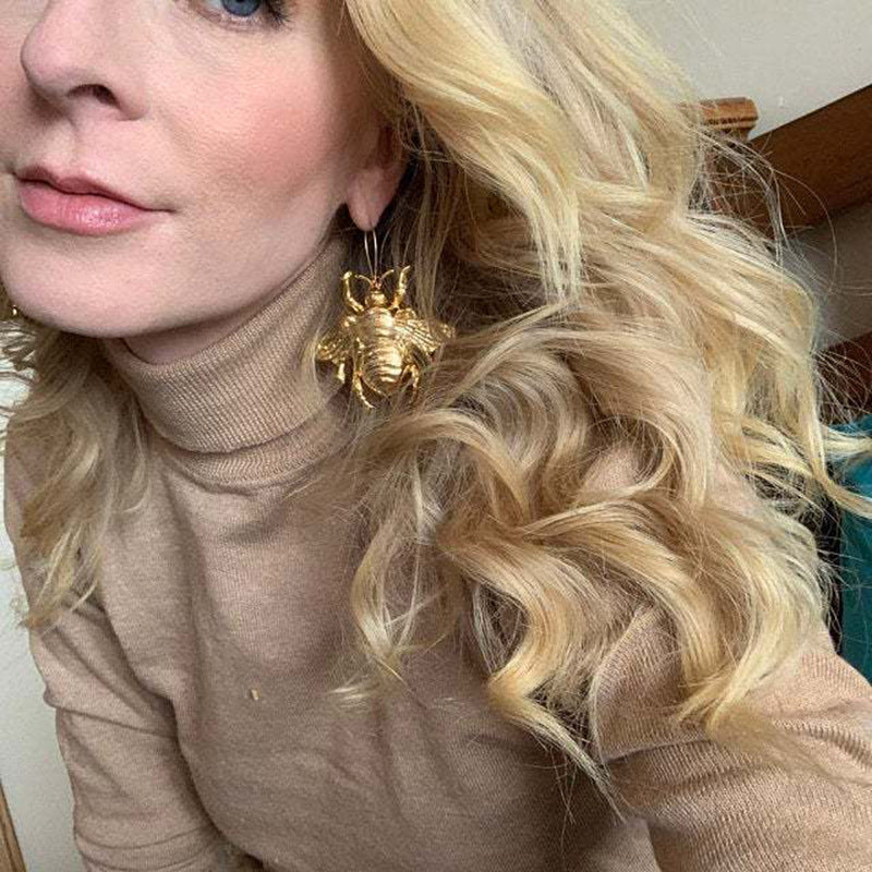 Wholesale  retro bee earrings ancient golden insect pendant bumblebee earrings