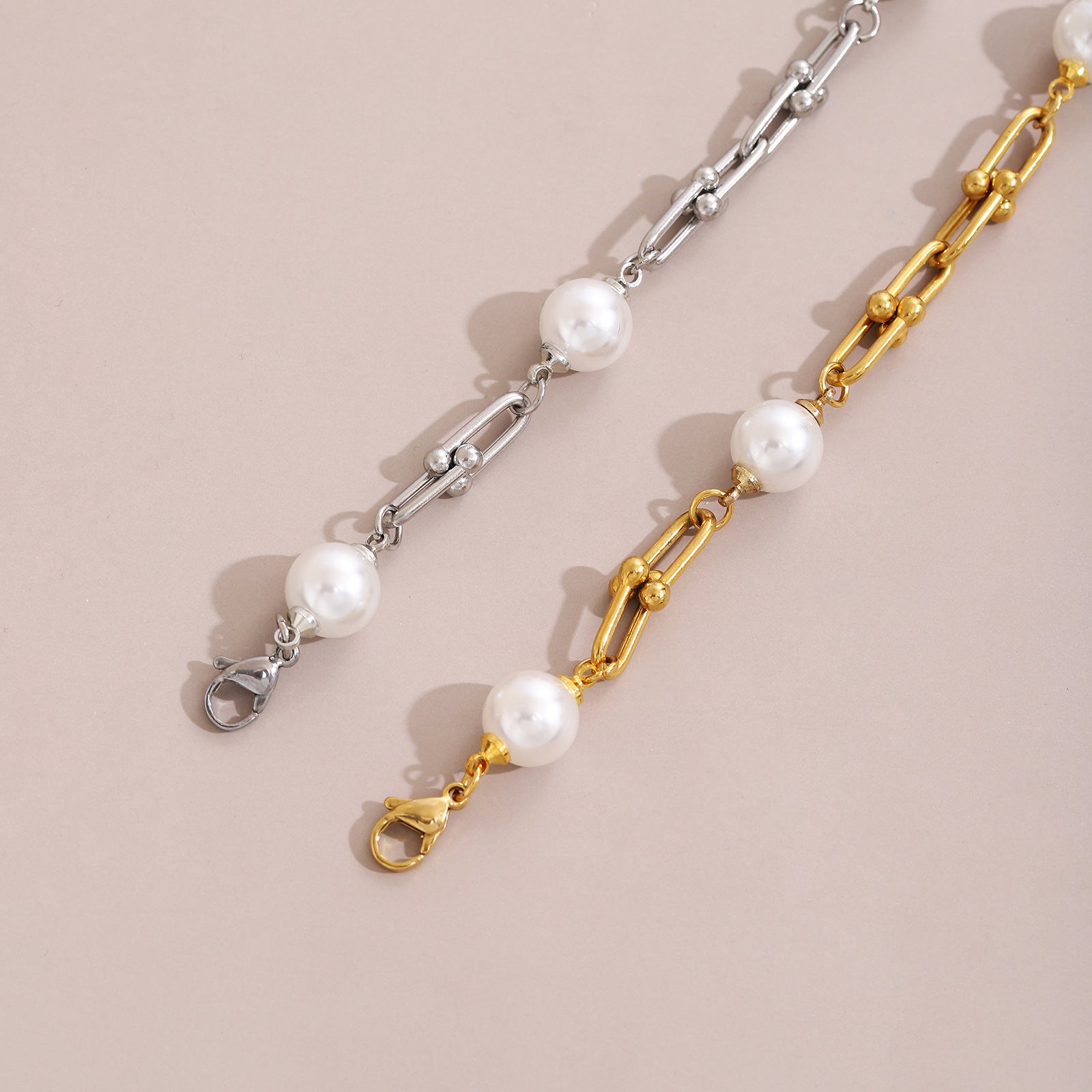 Bracelet des femmes ajustées en acier inoxydable perlé