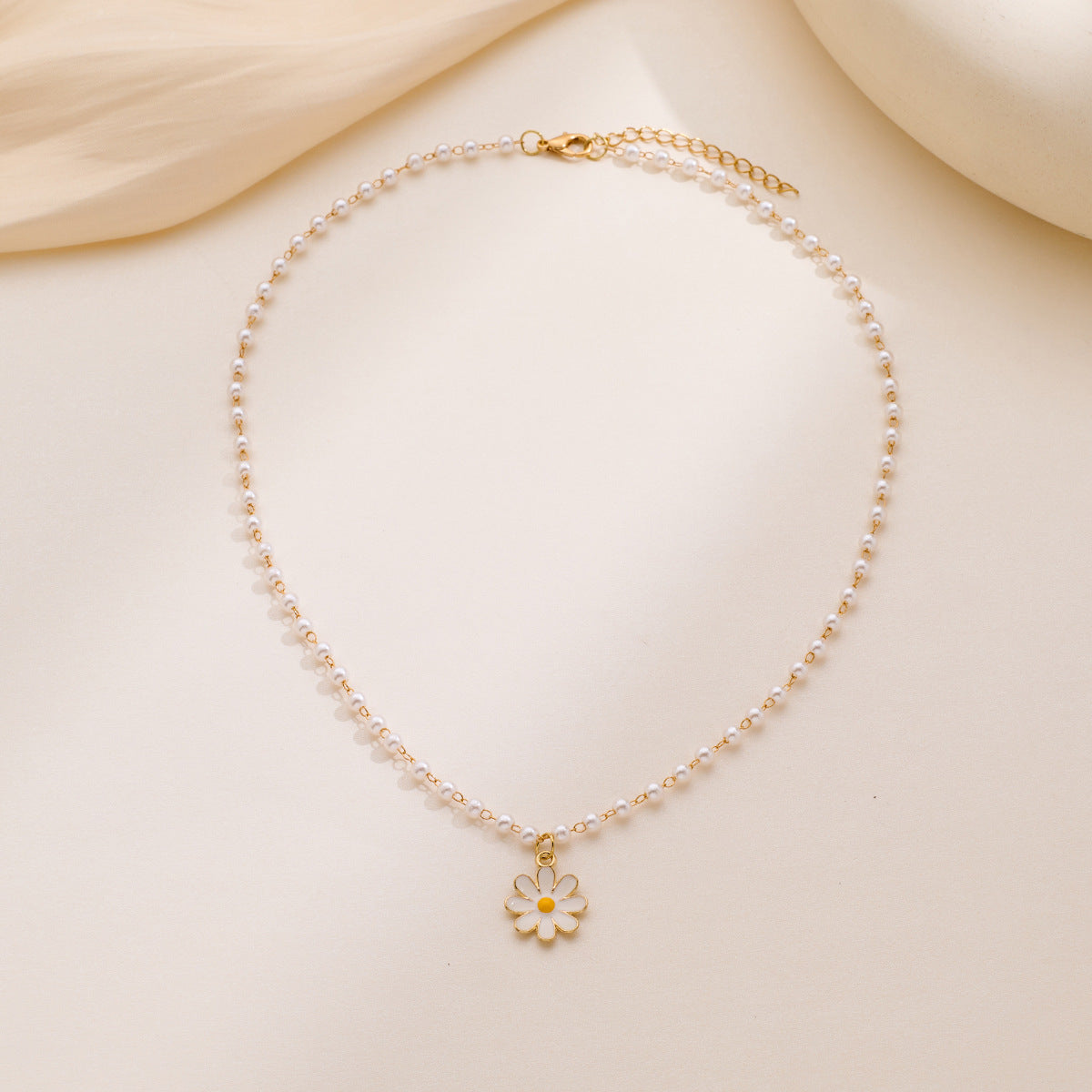 Wholesale pearl chain choker chrysanthemum clavicle chain creative white necklace