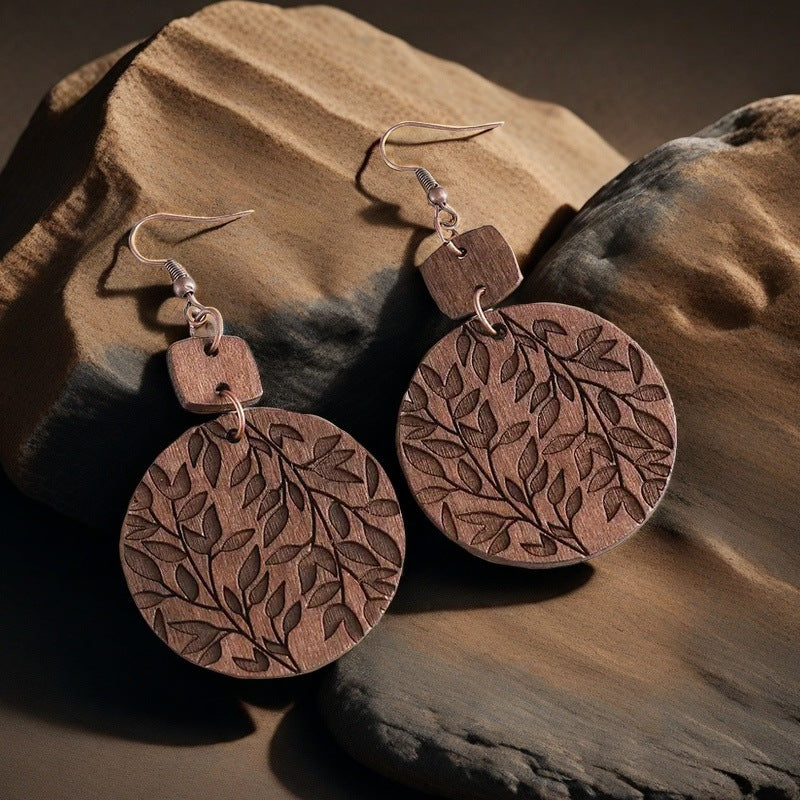 Wholesale Retro Bohemian Leaf Engraved Round Wooden Pendant Earrings Fashion Jewelry Accessory For Gift And Boutique Resale