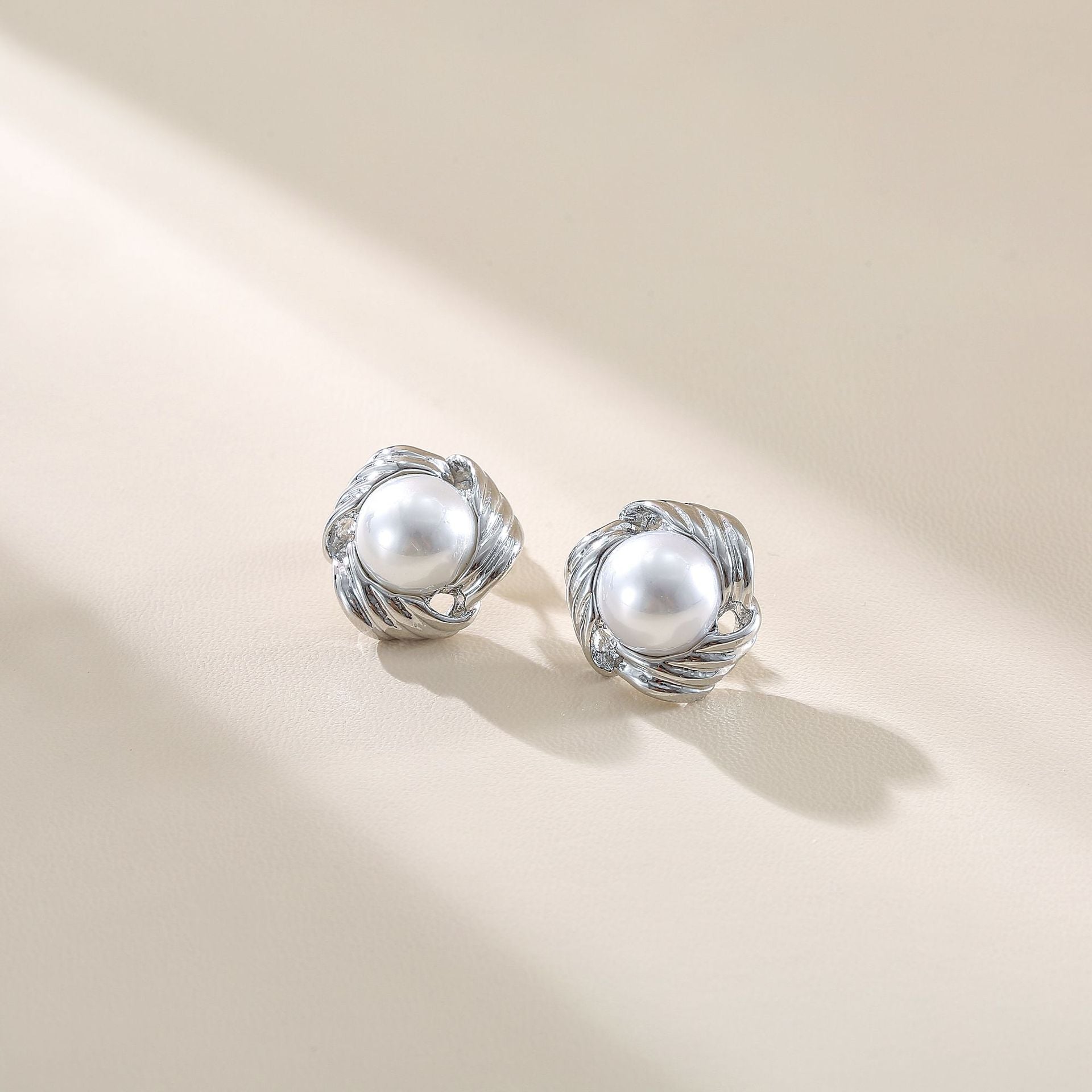 Wholesale Pearl Earrings  Light Luxury  Bead Earrings