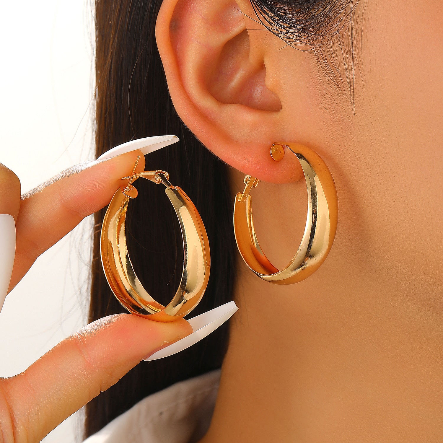 Wholesale Chic Gold C-Shaped Earrings Geometric Retro Style Fashion Accessory for Resale