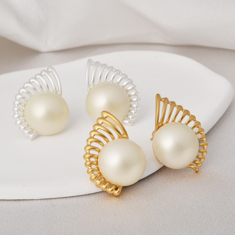 Wholesale  Vintage Earrings  Real Gold Electroplated Hollow Fan-shaped Silver Needle  High-end Pearl Earrings