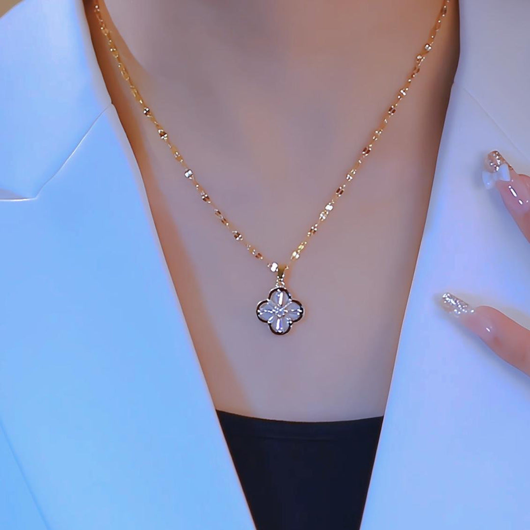 Wholesale Sweet Four-Leaf Flower Clavicle Chain - Titanium Steel,  Non-Fading,  Gemstone Accents - Boutique Resale Jewelry